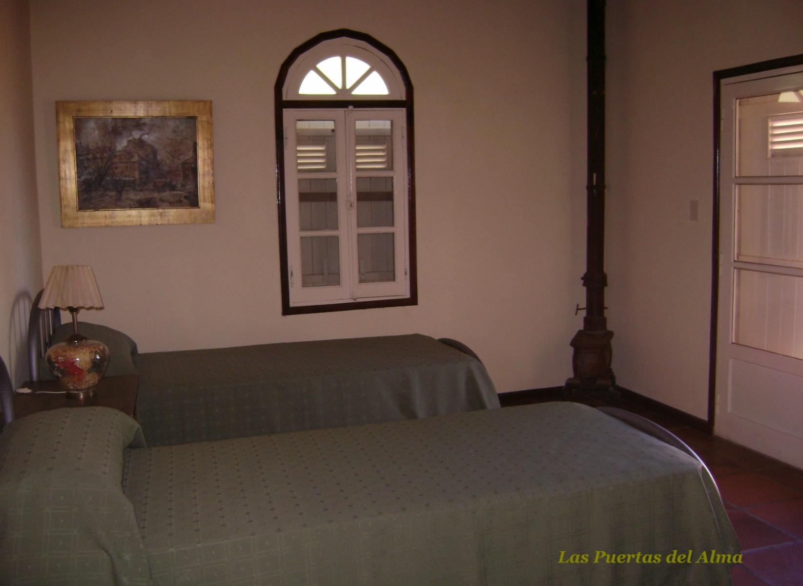 Excelente Chalet con pileta - 9