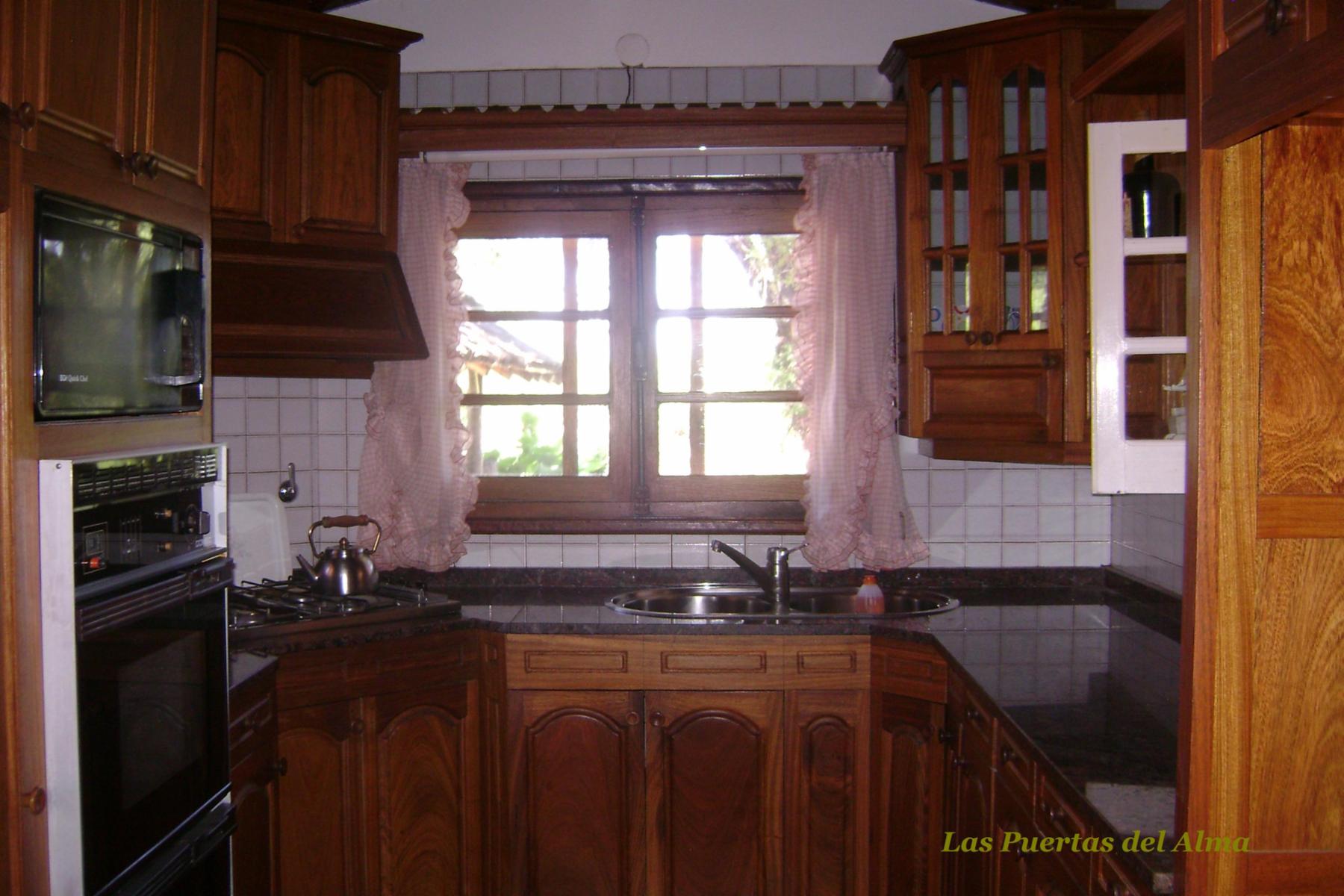 Excelente Chalet con pileta - 10
