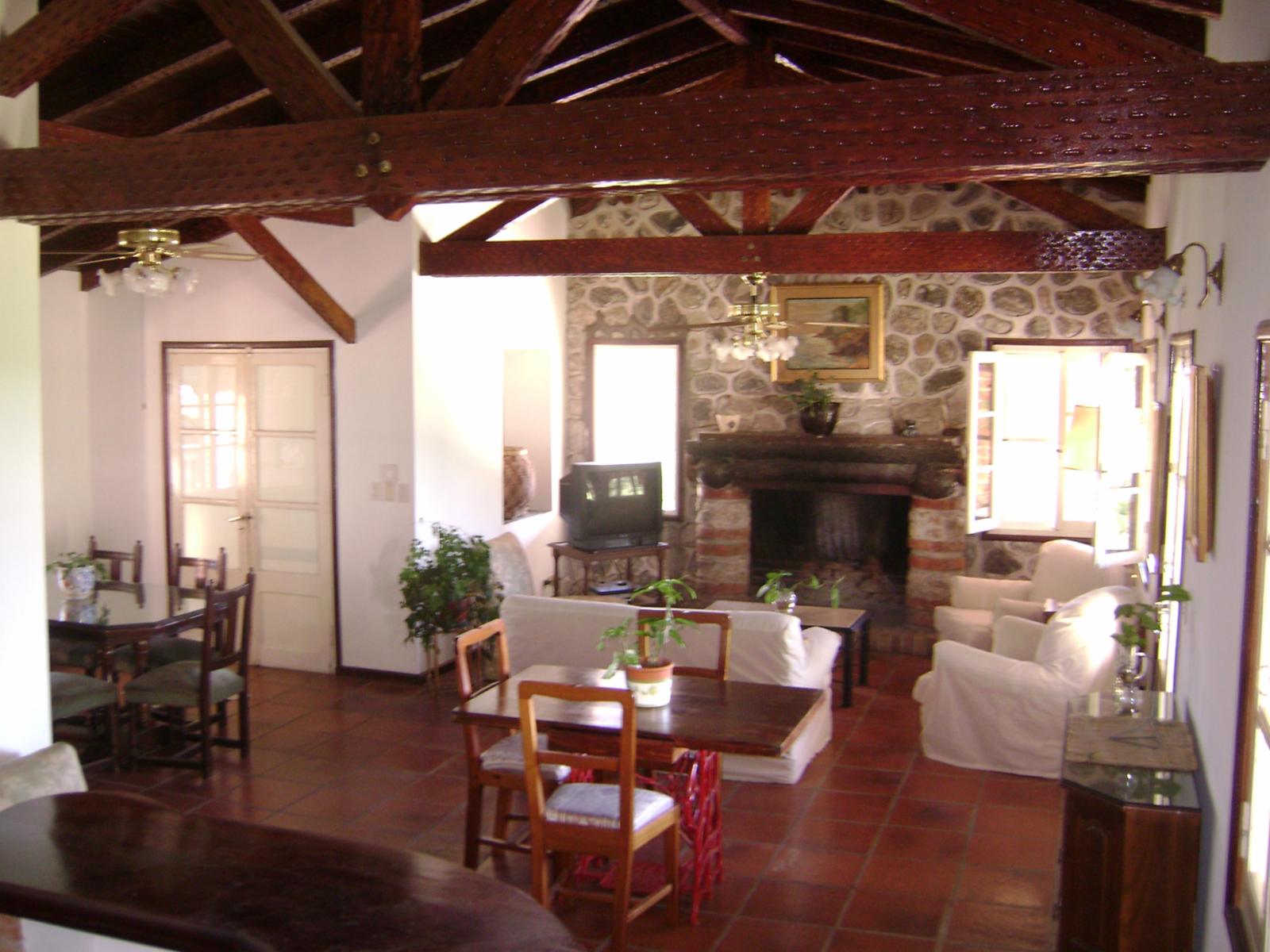 Excelente Chalet con pileta - 14