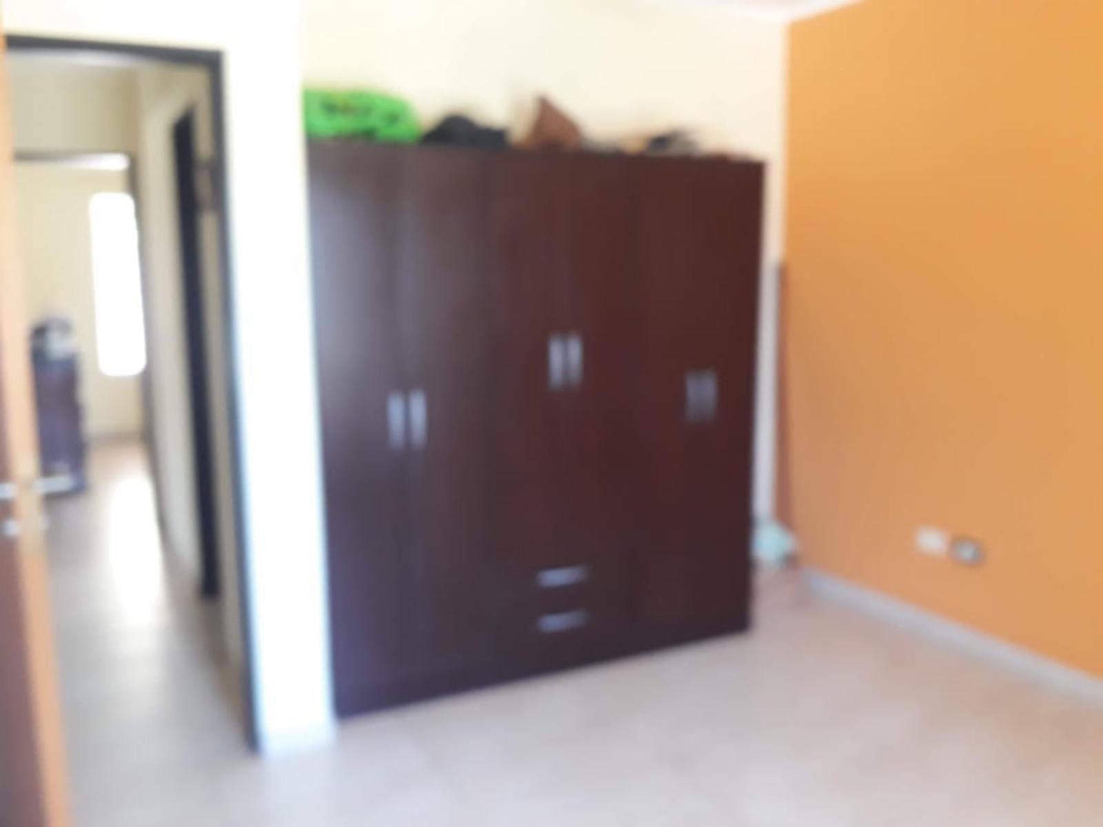 SE VENDE CASA DE 2 DORMITORIOS CON COCHERA - Miguel David y Garrigo. — foto 3