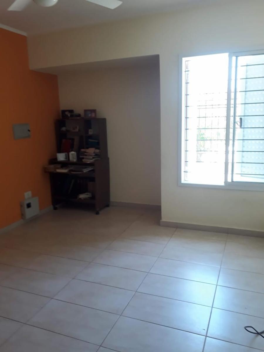 SE VENDE CASA DE 2 DORMITORIOS CON COCHERA - Miguel David y Garrigo. — foto 7