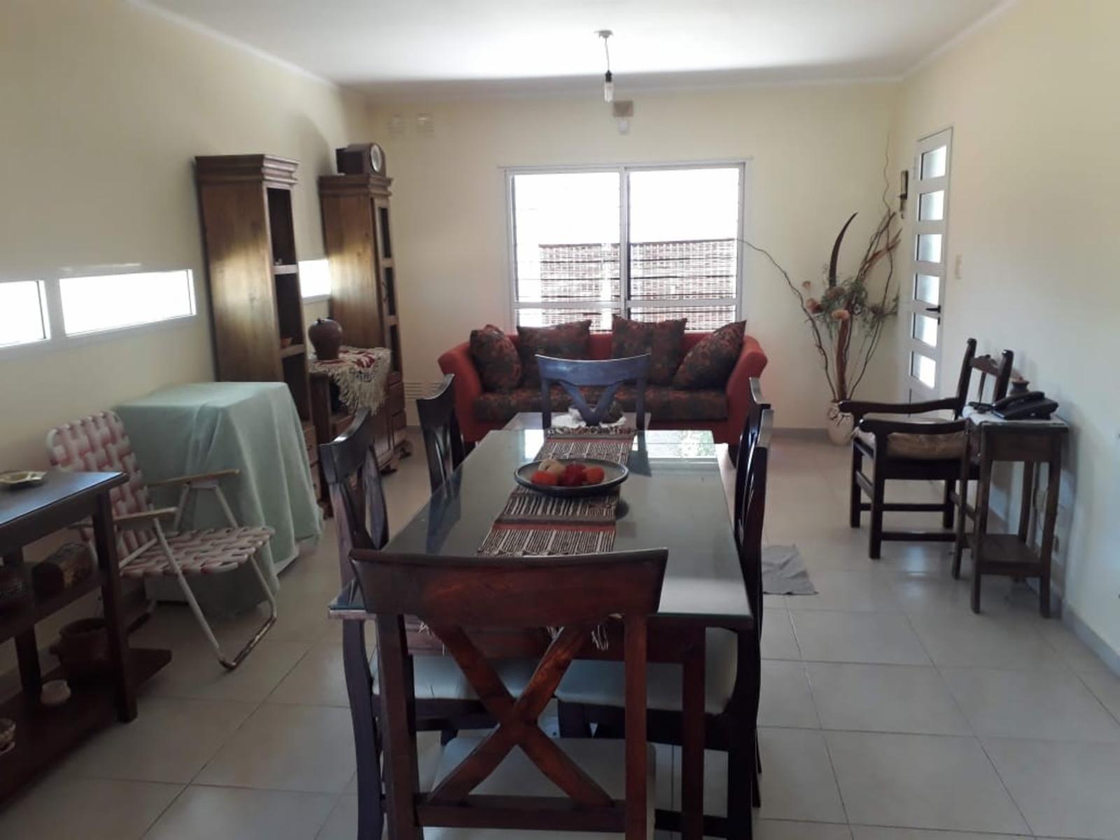 SE VENDE CASA DE 2 DORMITORIOS CON COCHERA - Miguel David y Garrigo. — foto 8