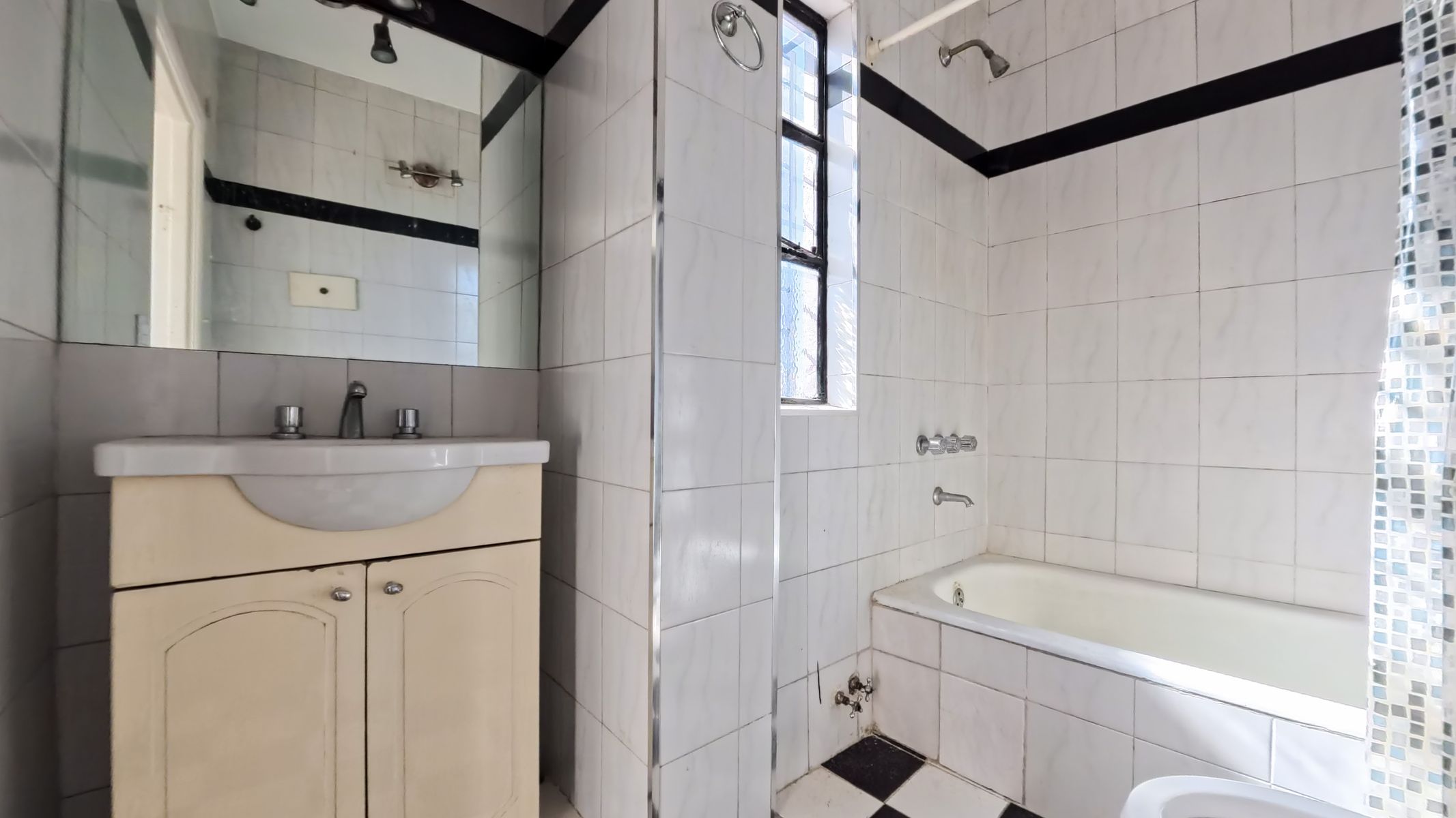 Excelente 3 Ambientes en Esquina con Balcón Corrido - Súper Luminoso yen Ubicación Privilegiada — foto 14