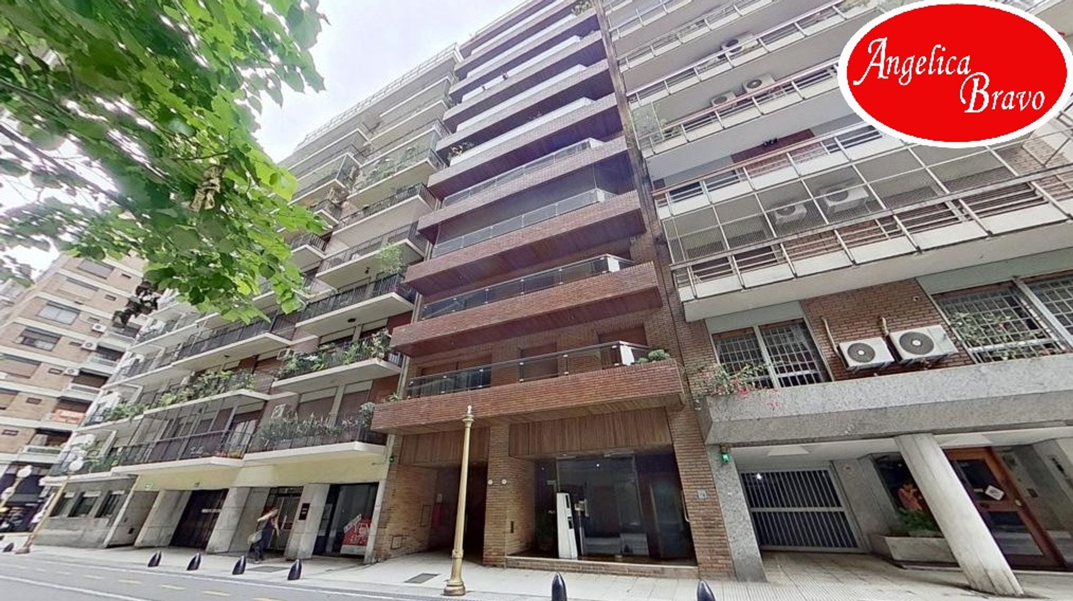 Retiro PISO 4 ambientes con dependencia de servicio, 2 cómodas cocheras y amplia baulera. - 1