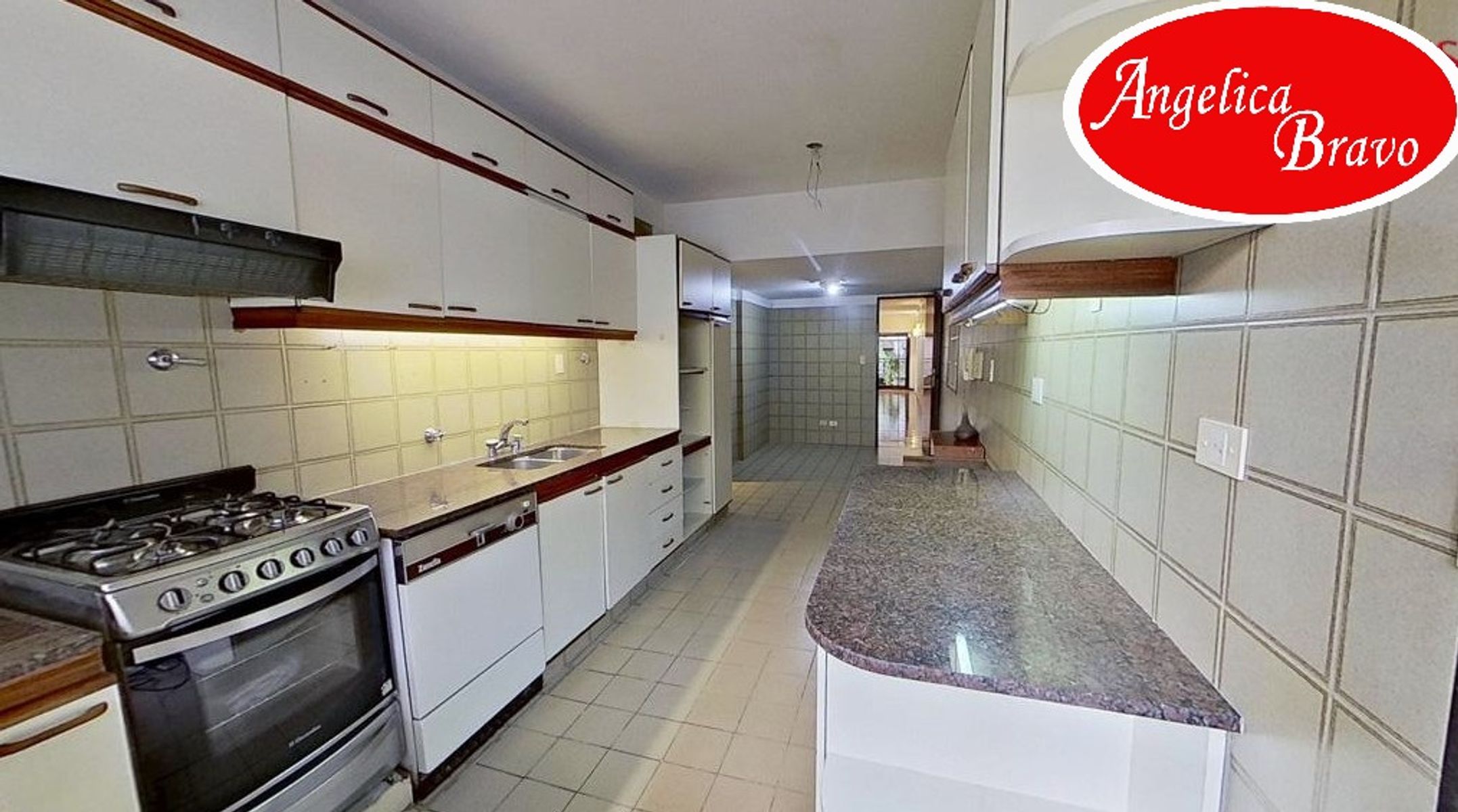 Retiro PISO 4 ambientes con dependencia de servicio, 2 cómodas cocheras y amplia baulera. - 20