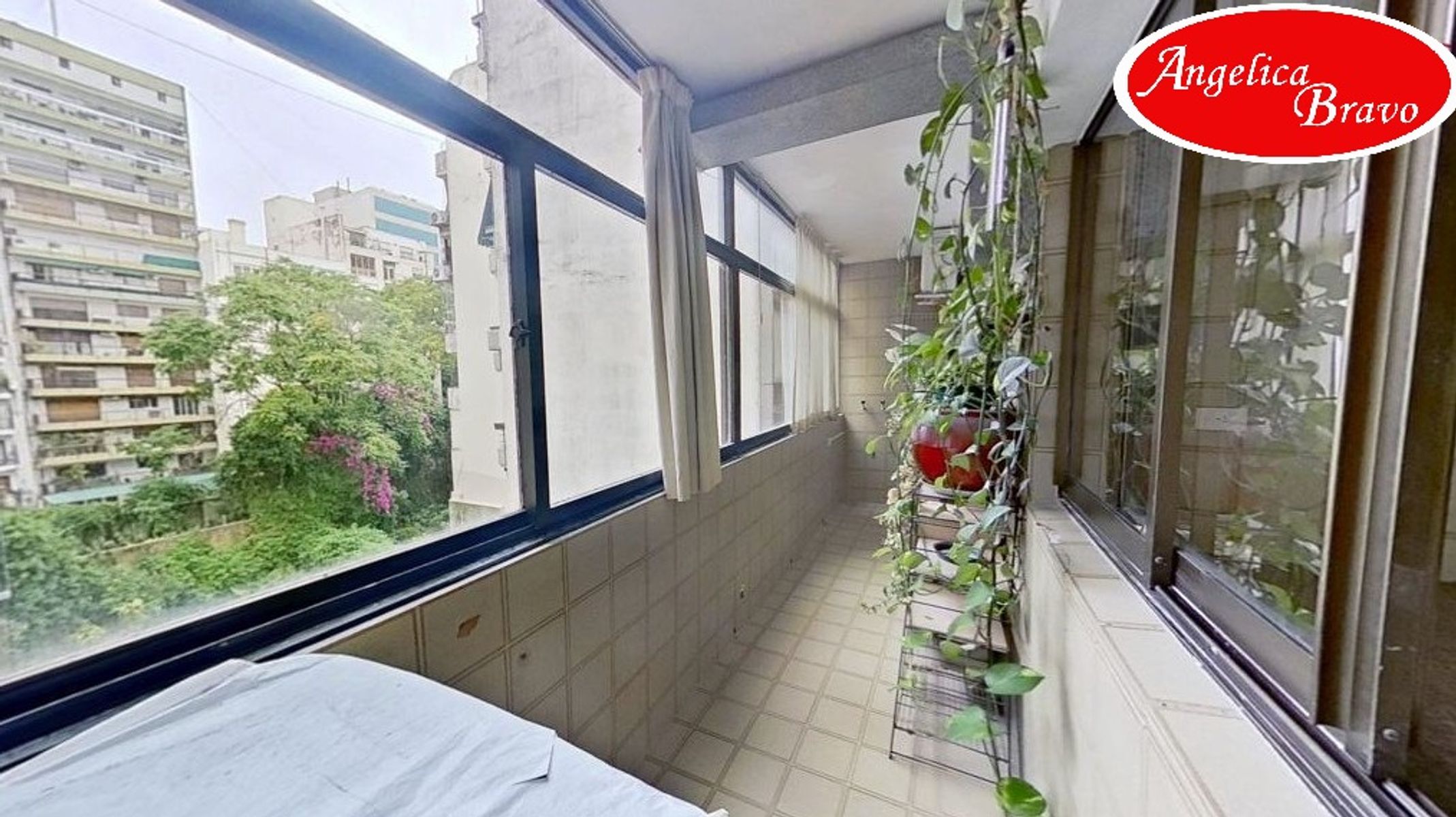 Retiro PISO 4 ambientes con dependencia de servicio, 2 cómodas cocheras y amplia baulera. - 23