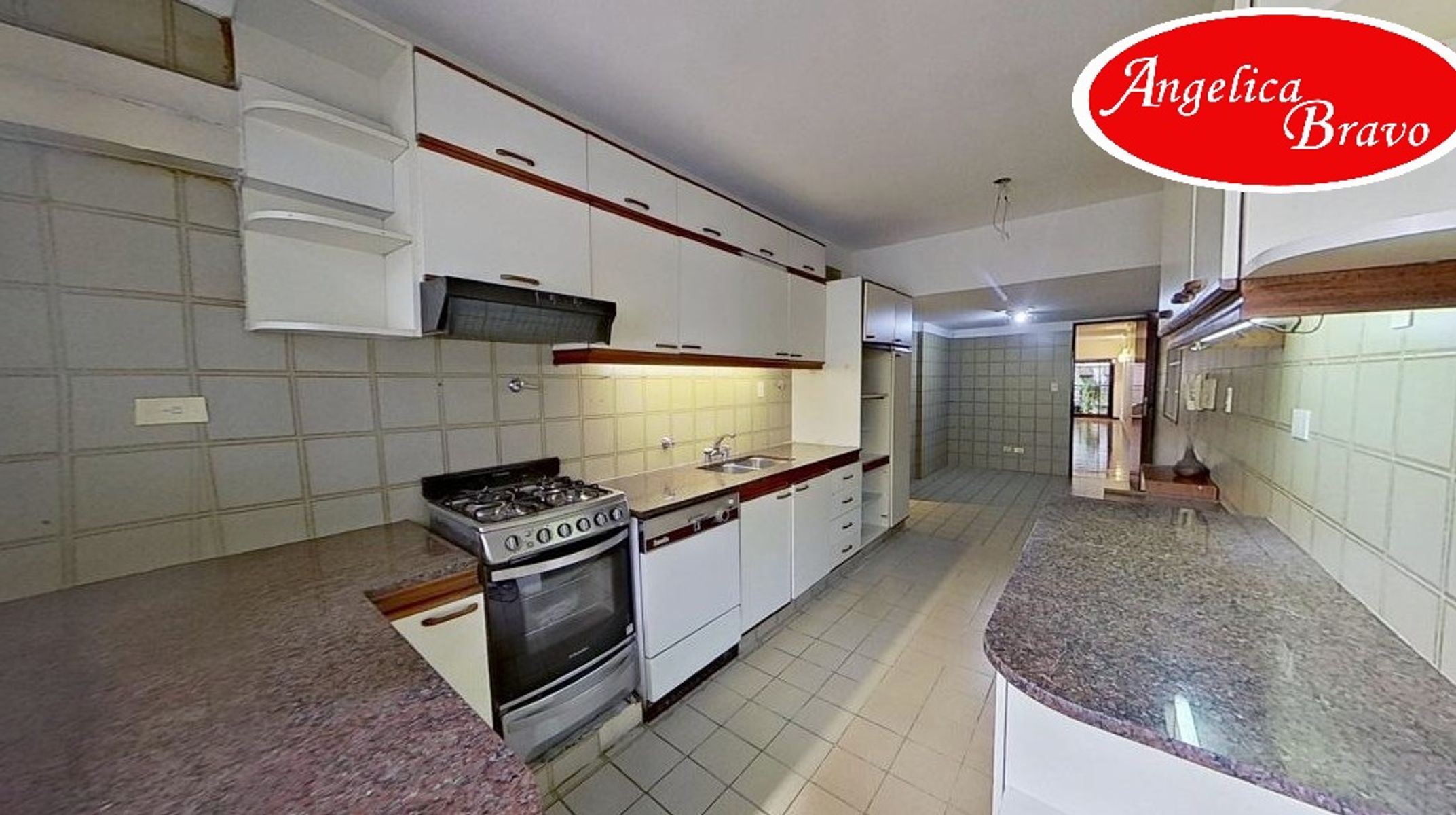 Retiro PISO 4 ambientes con dependencia de servicio, 2 cómodas cocheras y amplia baulera. - 26