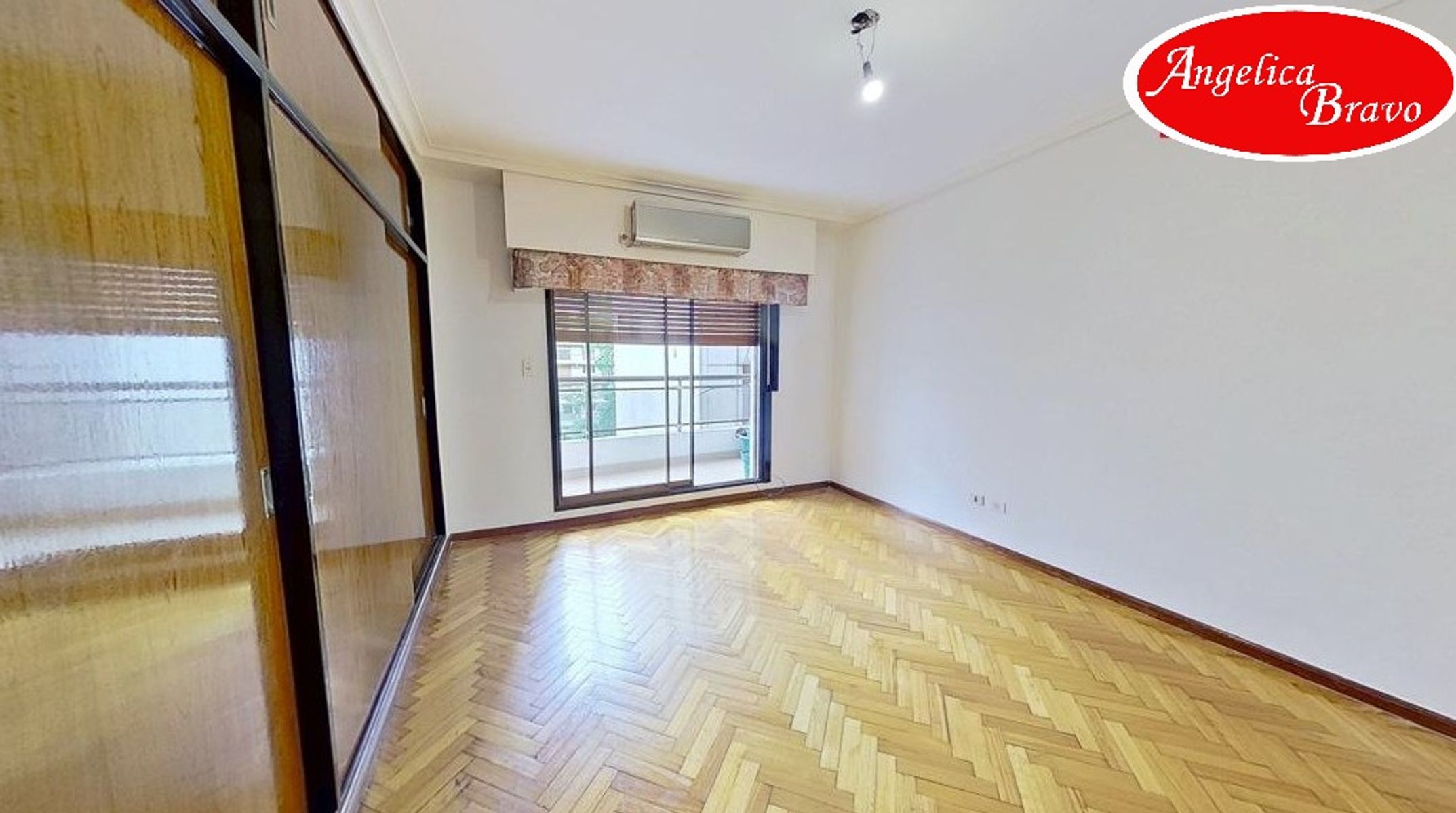 Retiro PISO 4 ambientes con dependencia de servicio, 2 cómodas cocheras y amplia baulera. - 32
