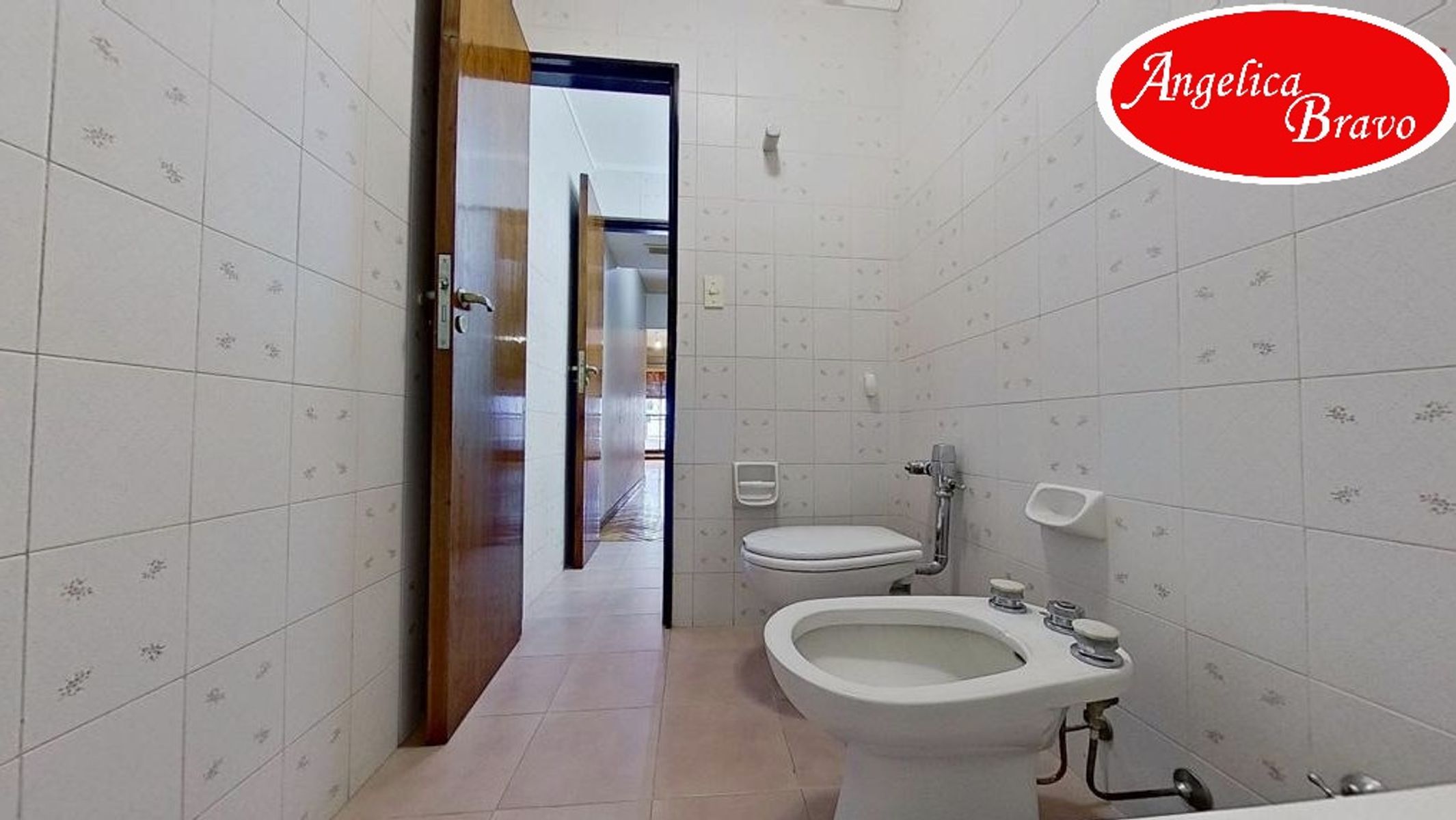 Retiro PISO 4 ambientes con dependencia de servicio, 2 cómodas cocheras y amplia baulera. - 42