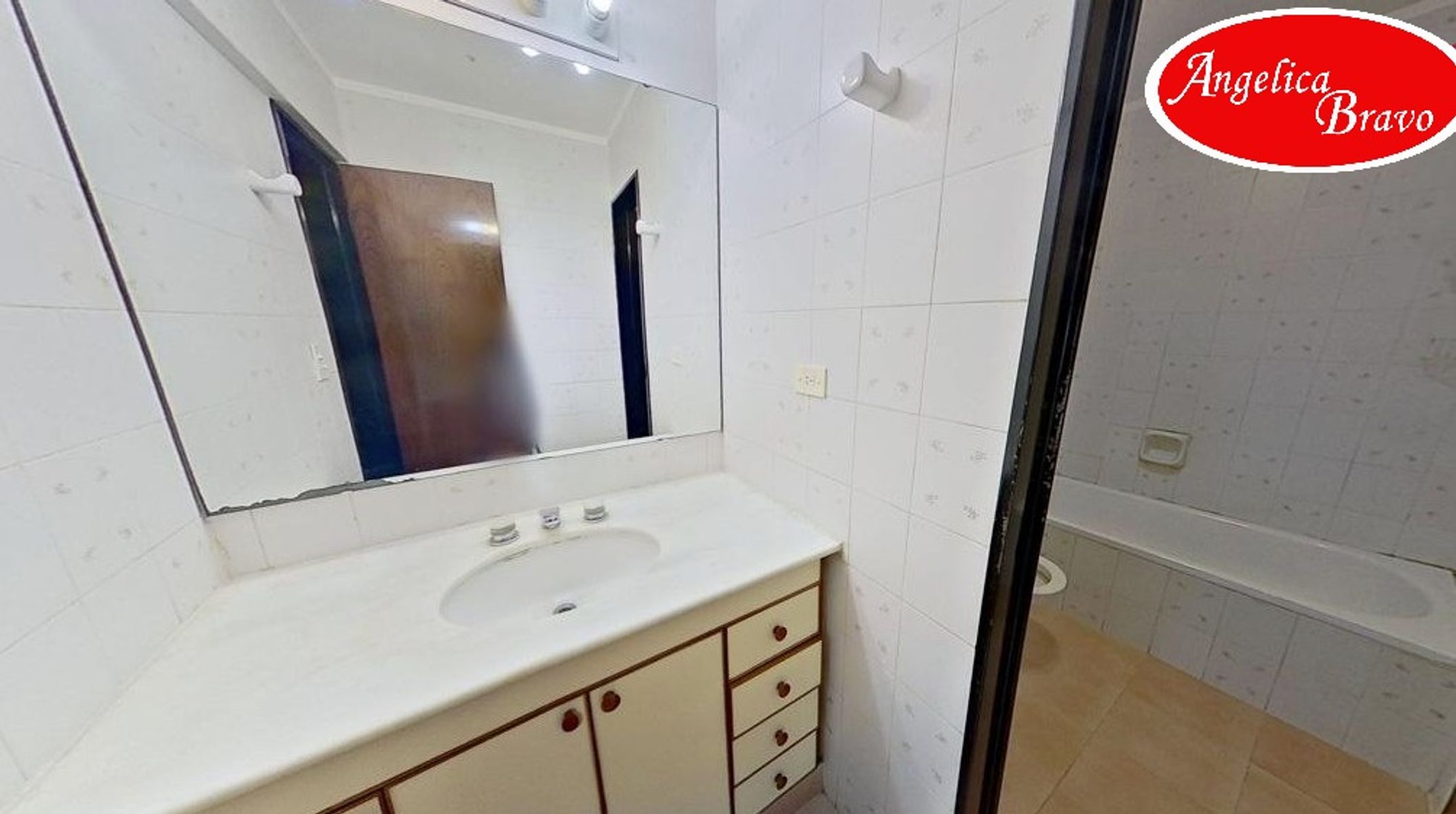 Retiro PISO 4 ambientes con dependencia de servicio, 2 cómodas cocheras y amplia baulera. - 45