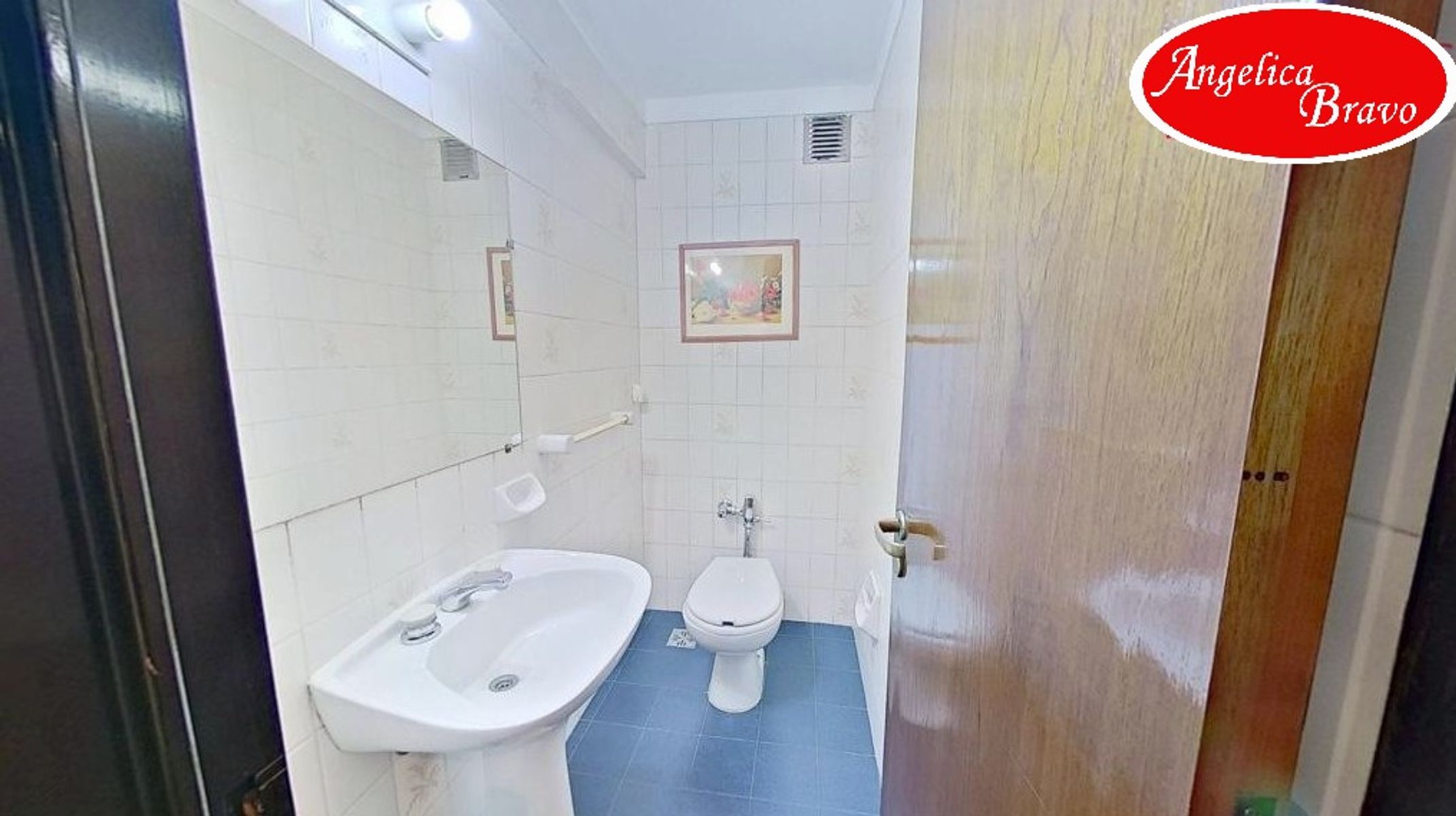 Retiro PISO 4 ambientes con dependencia de servicio, 2 cómodas cocheras y amplia baulera. - 50