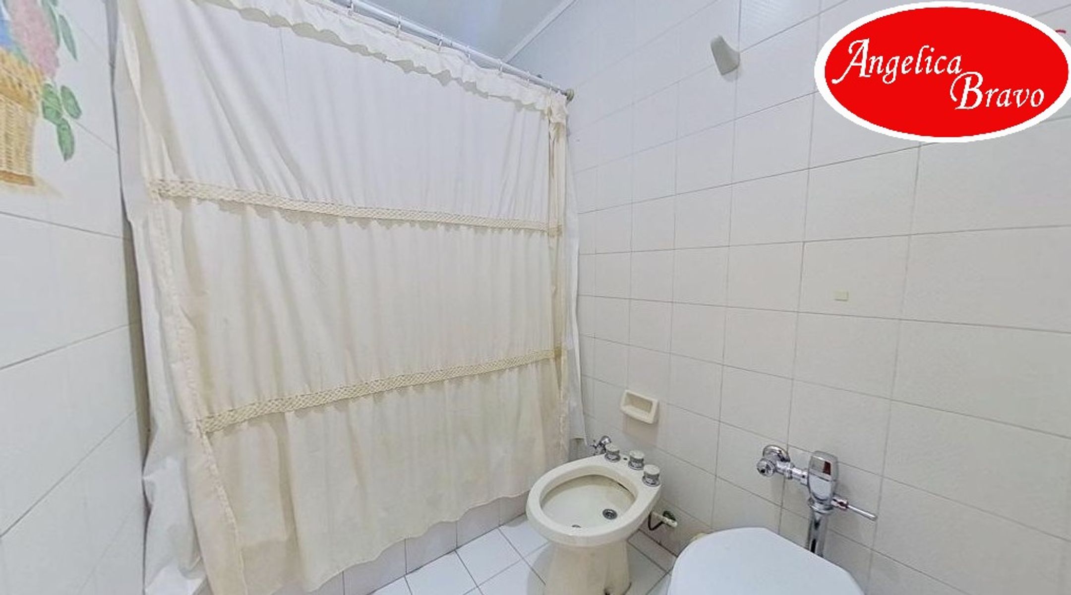 Retiro PISO 4 ambientes con dependencia de servicio, 2 cómodas cocheras y amplia baulera. - 55
