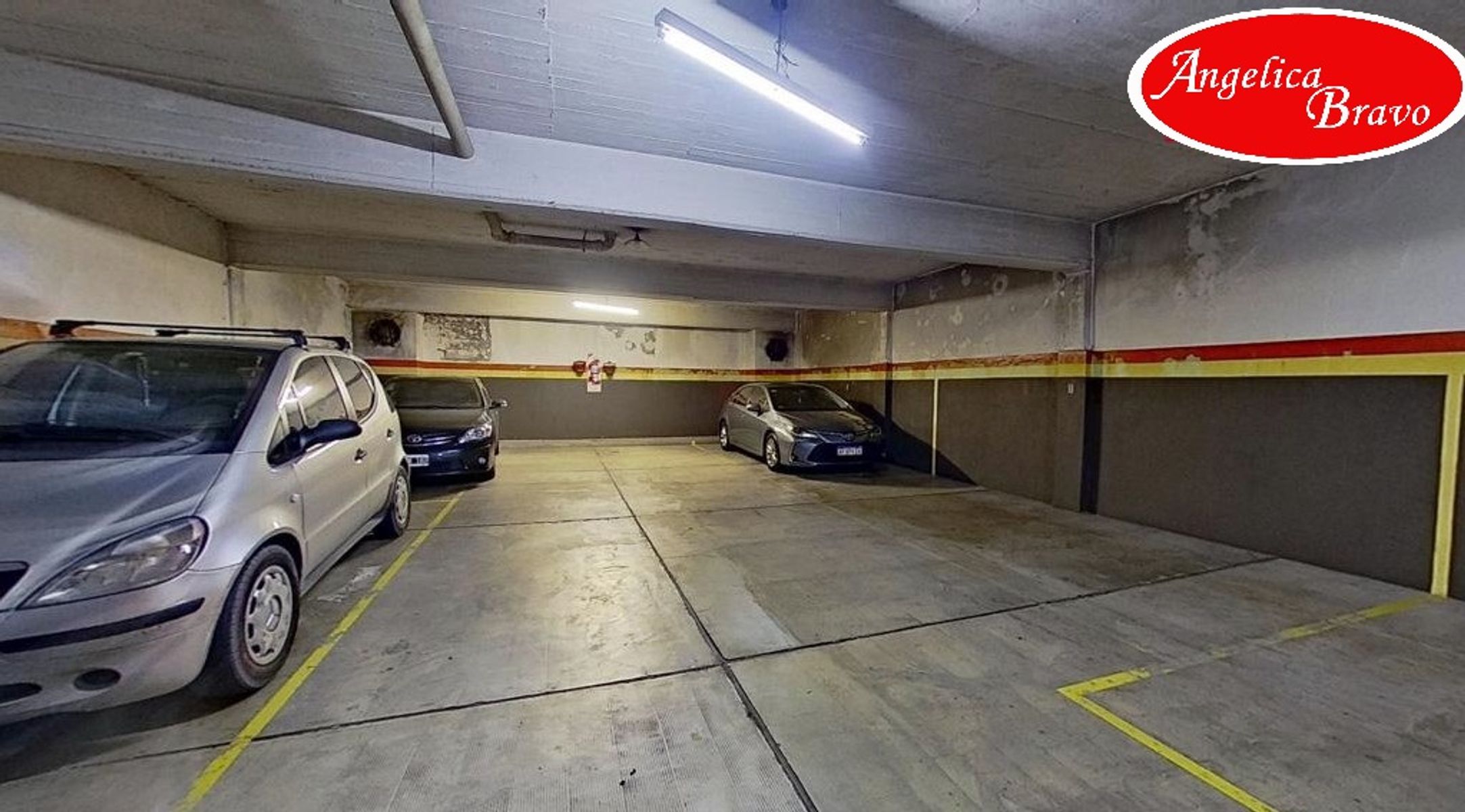 Retiro PISO 4 ambientes con dependencia de servicio, 2 cómodas cocheras y amplia baulera. - 69