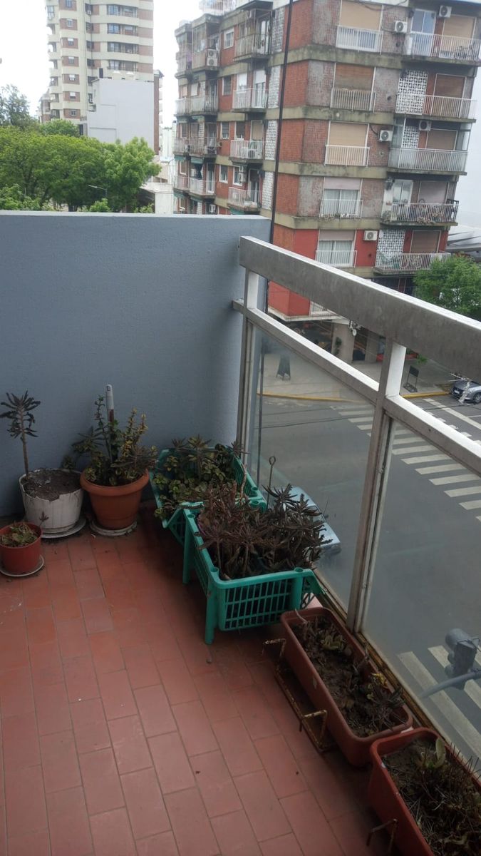 Devoto 2 Ambientes con Balcon - 3