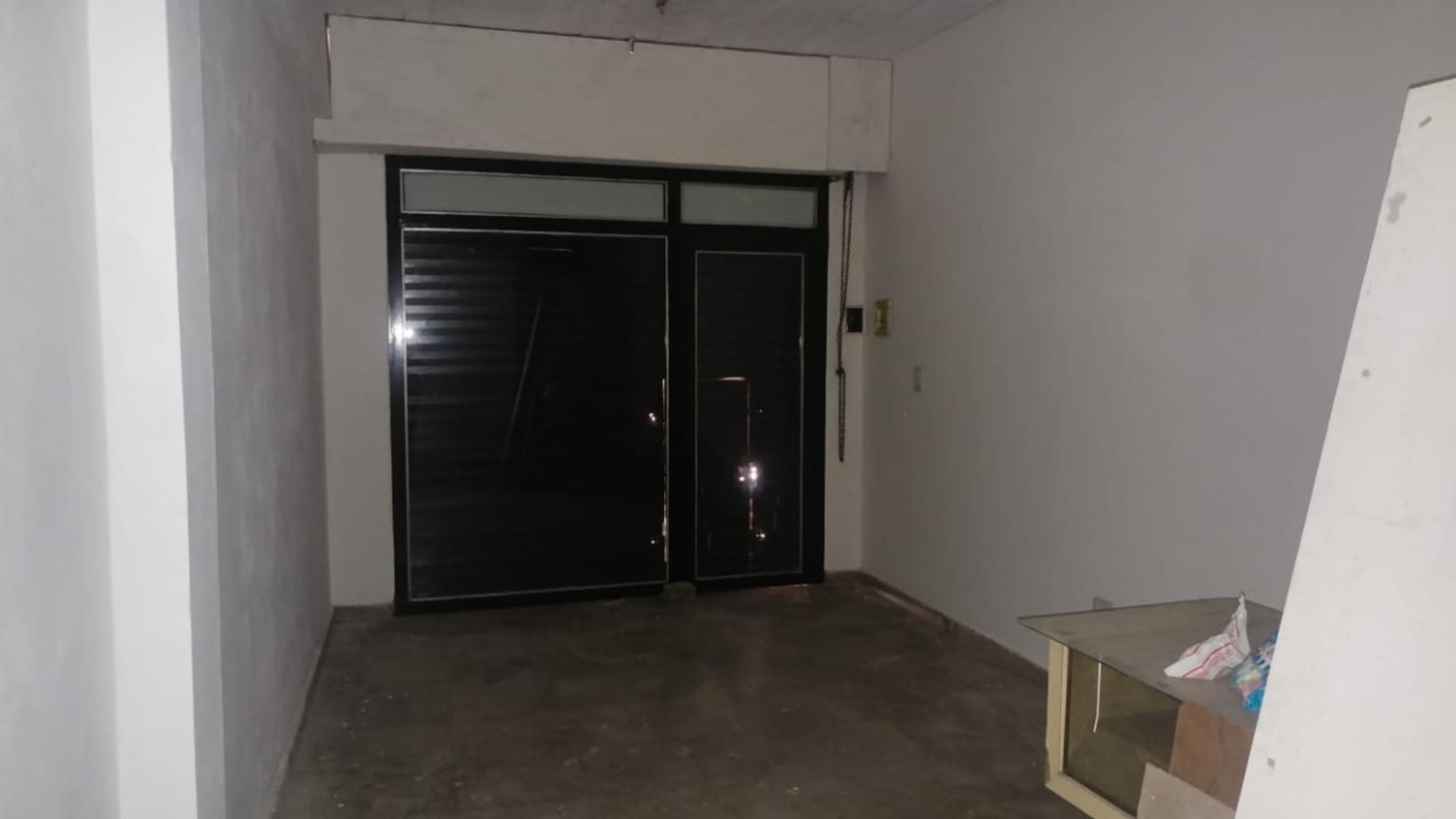 Venta en block- 3 locales y 2 departamentos — foto 9