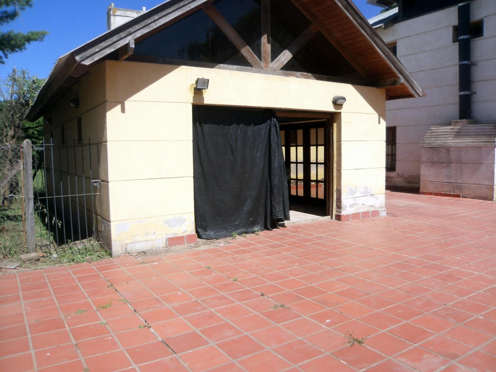 FUNES - 4 DORMITORIOS, PARQUE, PISCINA, QUINCHO. ¡¡¡PREMIAMOS AL COMPRADOR CON U$D 50.000.