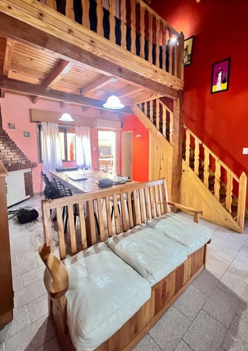 VENTA HERMOSA CASA, BARRIO PARQUE DUFAUR TRES DORMITORIOS 2 EN PLANTA ALTA, DOS BAÑOS, ENTRADA PARA AUTO — foto 3