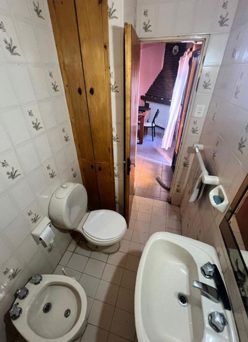 VENTA HERMOSA CASA, BARRIO PARQUE DUFAUR TRES DORMITORIOS 2 EN PLANTA ALTA, DOS BAÑOS, ENTRADA PARA AUTO — foto 5