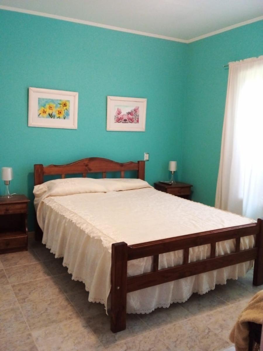 Excelente casa en Monte del Este a 600 mts del mar para 9 personas, 3 dormitorios, 2 baños 1 en suite, entrada para auto, parrilla, patio con sombra. — foto 7