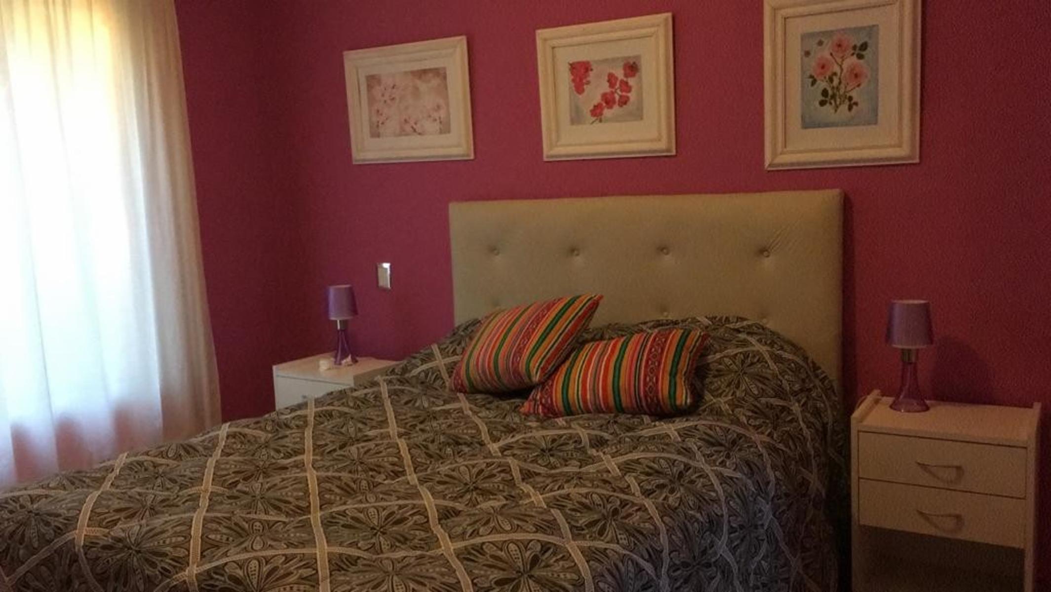 Excelente casa en Monte del Este a 600 mts del mar para 9 personas, 3 dormitorios, 2 baños 1 en suite, entrada para auto, parrilla, patio con sombra. — foto 11