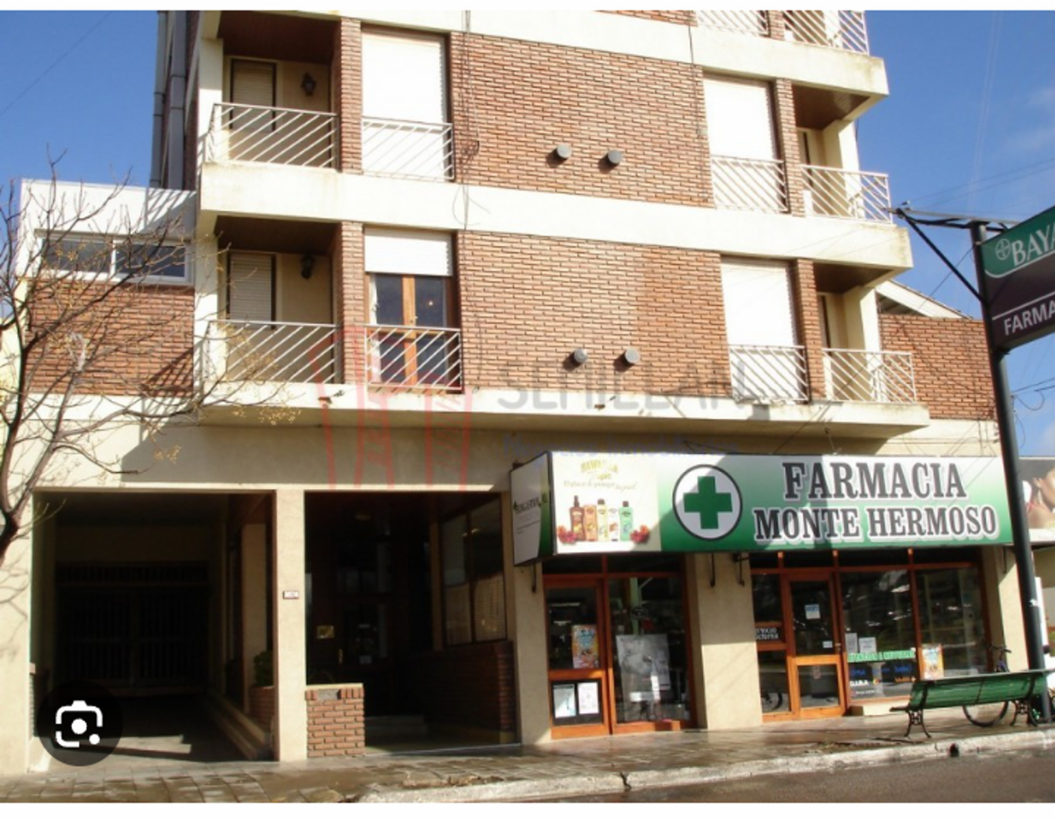 Depto centrico de un dormitorio a dos del mar, para 4 personas, dormitorio con cama matrimonial y en el comedor cama marinera. pequeño patio. frente al centro de conveciones.