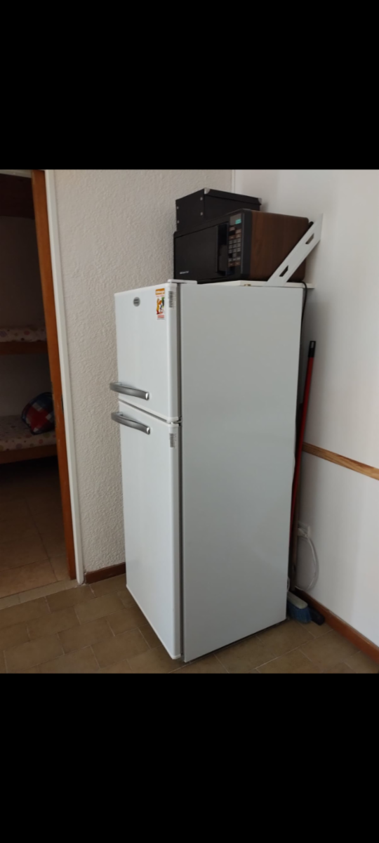 Depto centrico de un dormitorio a dos del mar, para 4 personas, dormitorio con cama matrimonial y en el comedor cama marinera. pequeño patio. frente al centro de conveciones. — foto 6
