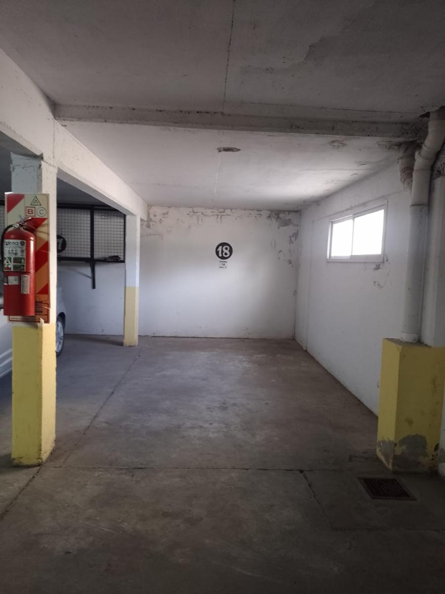 Hermoso depto a metros de la peatonal y del mar. 1 dormitorio, cocina comedor con una cama marinera ,wifi, aire, lavarropas automatico, tv cable. 2 piso por escalera, cochera cerrada.