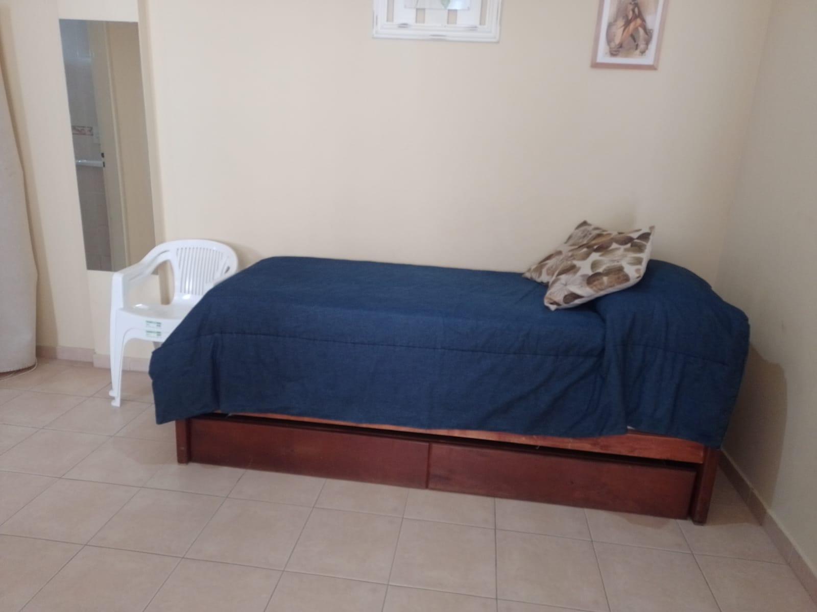 Hermoso depto a metros de la peatonal y del mar. 1 dormitorio, cocina comedor con una cama marinera ,wifi, aire, lavarropas automatico, tv cable. 2 piso por escalera, cochera cerrada. — foto 3