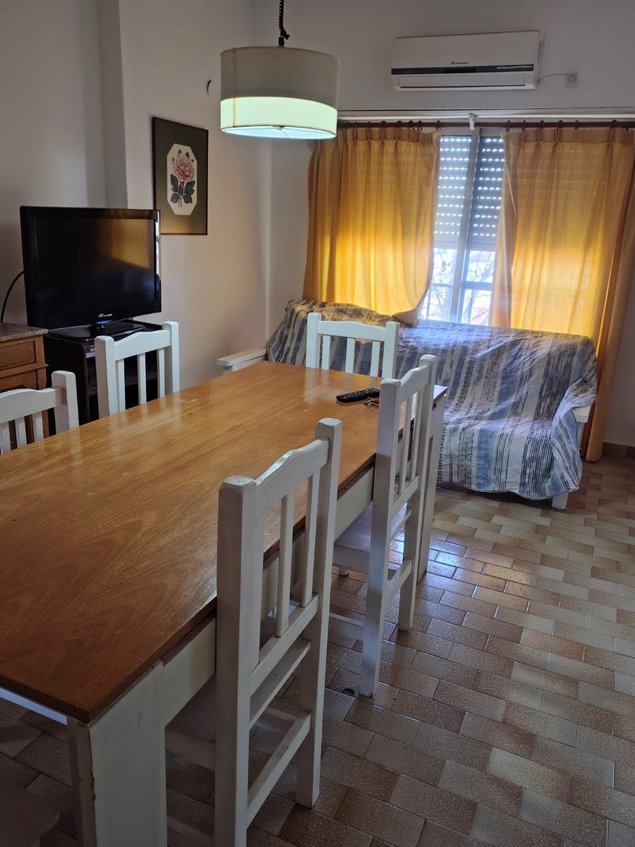 VENTA DPTO DOS DORMITORIOS A PASOS DEL MAR Y DE LA PEATONAL , SEGUNDO PISO POR ESCALERA, LAVADERO, COCHERA CERRADA - 3