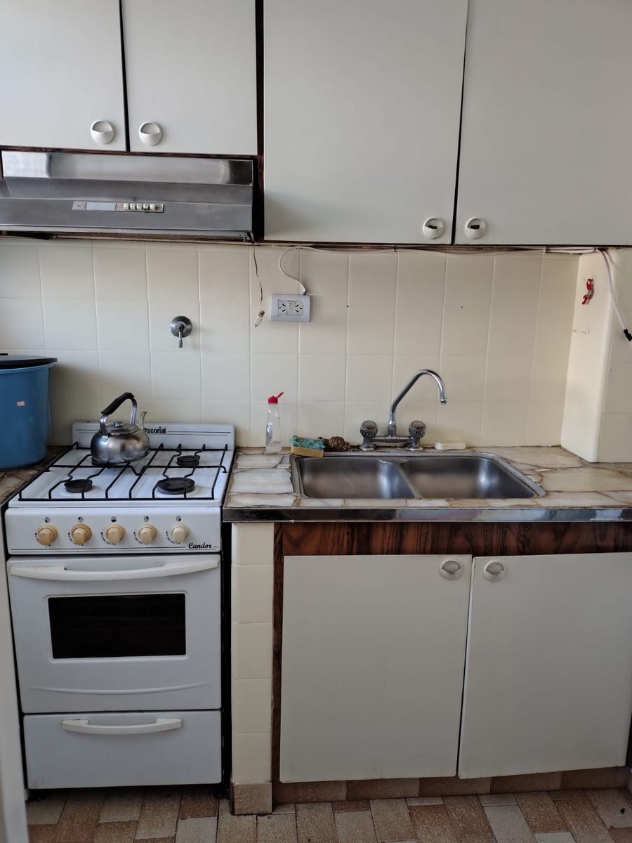 VENTA DPTO DOS DORMITORIOS A PASOS DEL MAR Y DE LA PEATONAL , SEGUNDO PISO POR ESCALERA, LAVADERO, COCHERA CERRADA - 5