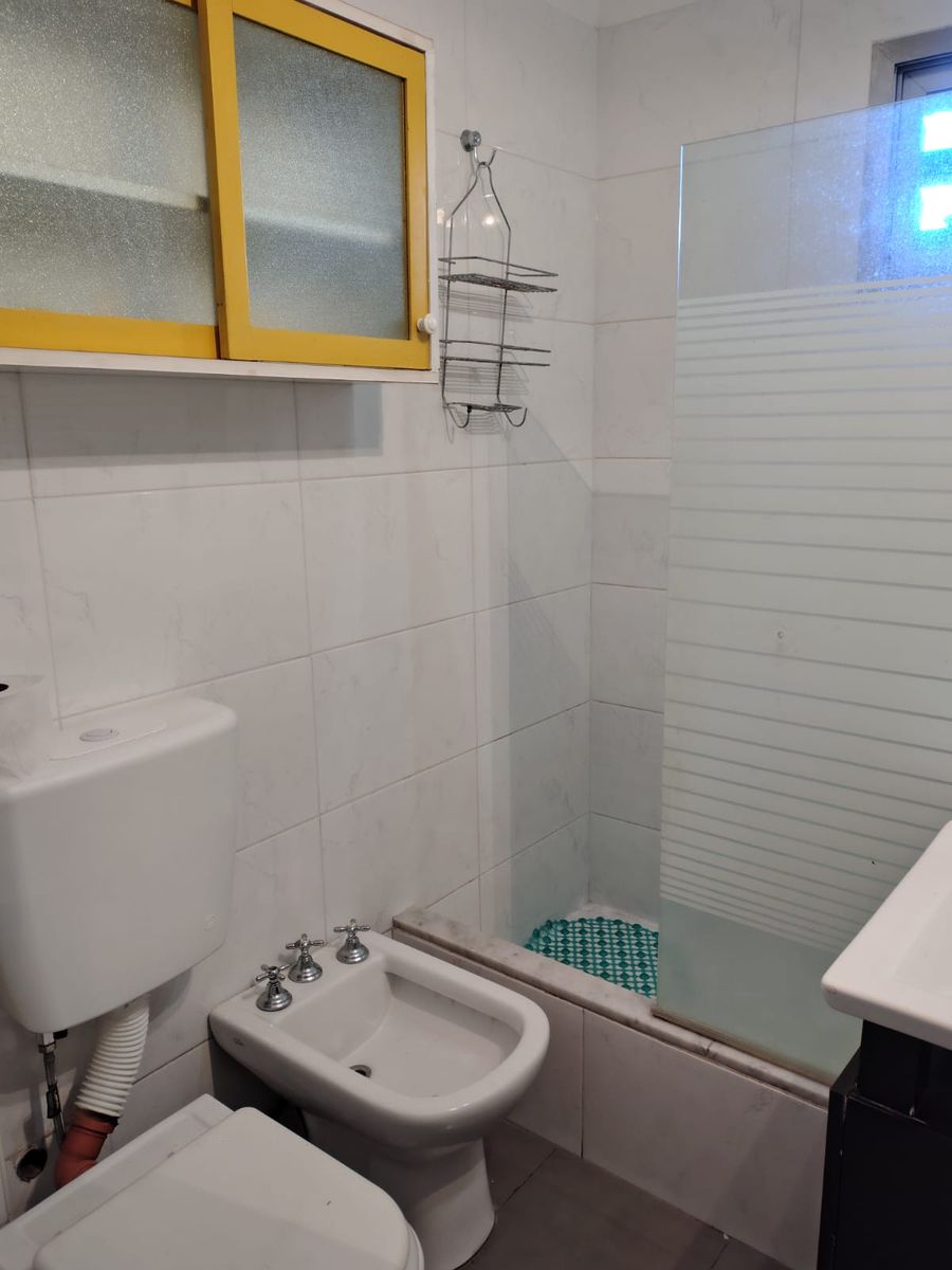 VENTA DPTO DOS DORMITORIOS A PASOS DEL MAR Y DE LA PEATONAL , SEGUNDO PISO POR ESCALERA, LAVADERO, COCHERA CERRADA - 7