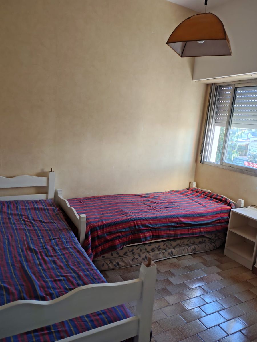 VENTA DPTO DOS DORMITORIOS A PASOS DEL MAR Y DE LA PEATONAL , SEGUNDO PISO POR ESCALERA, LAVADERO, COCHERA CERRADA - 8