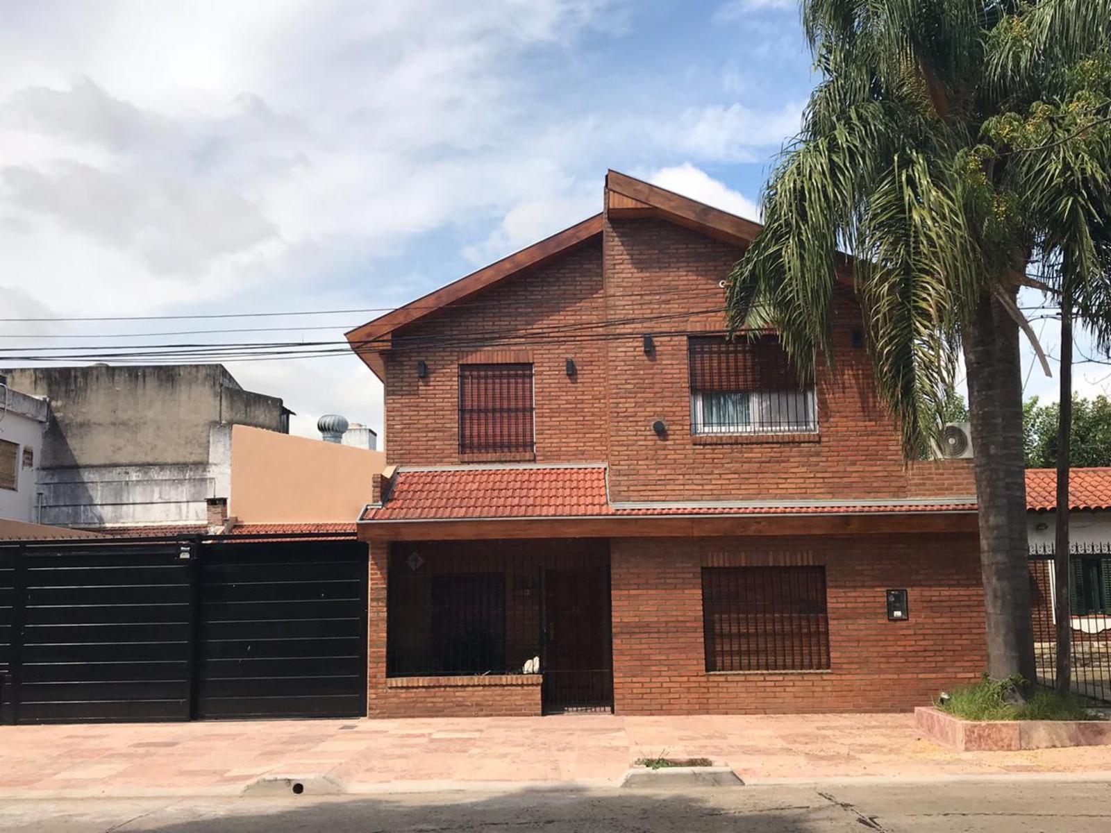 Nos volvimos locos Chalet 6 ambientes con piscina