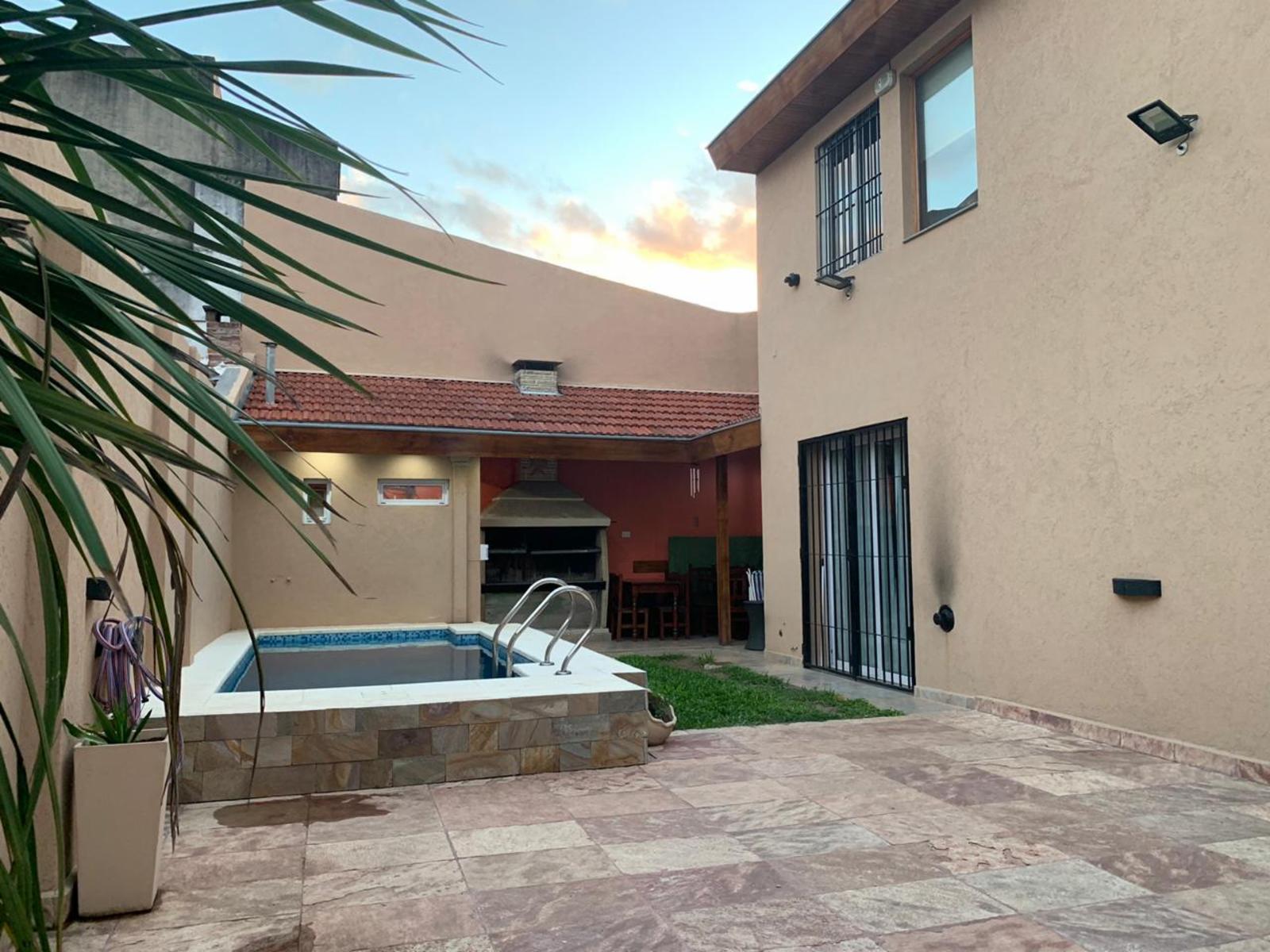 Nos volvimos locos Chalet 6 ambientes con piscina — foto 10