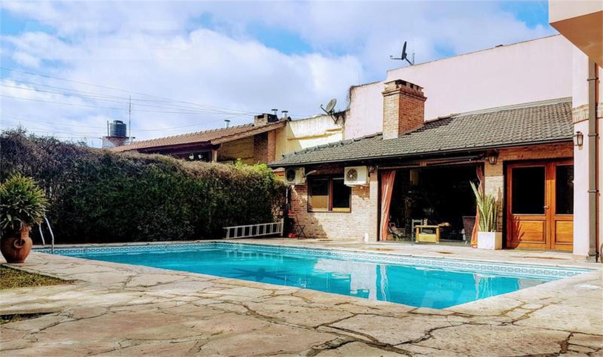 Chalet 4 Ambientes con Piscina — foto 2