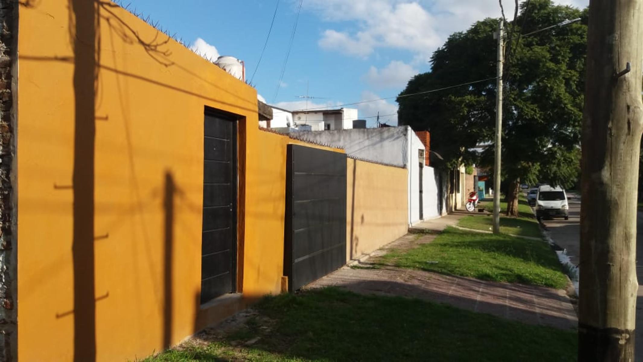 Chalet De 3 Ambientes Con Salida a 2 Calles