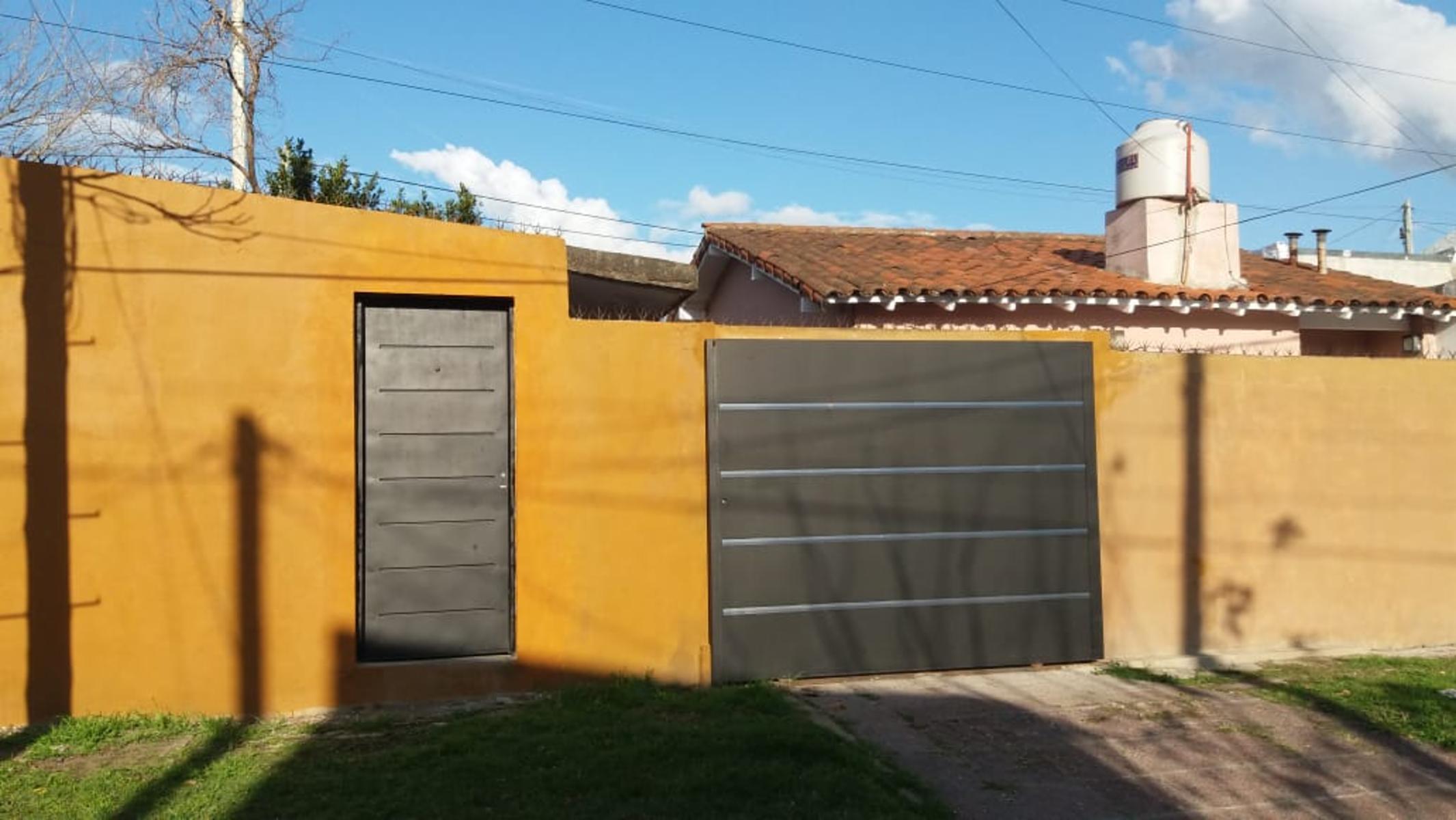 Chalet De 3 Ambientes Con Salida a 2 Calles — foto 2