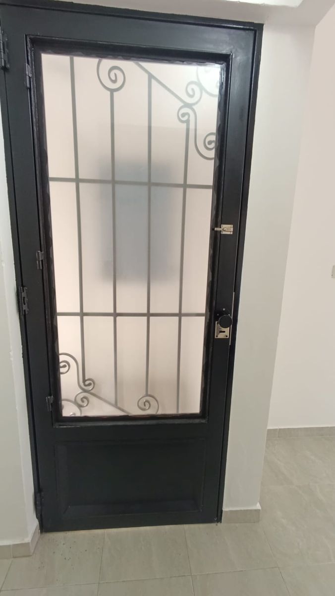CASTELAR PH EN VENTA CON PATIO Y COCHERA APTO PROFESIONAL Y APTO CREDITO UN AMBIENTE