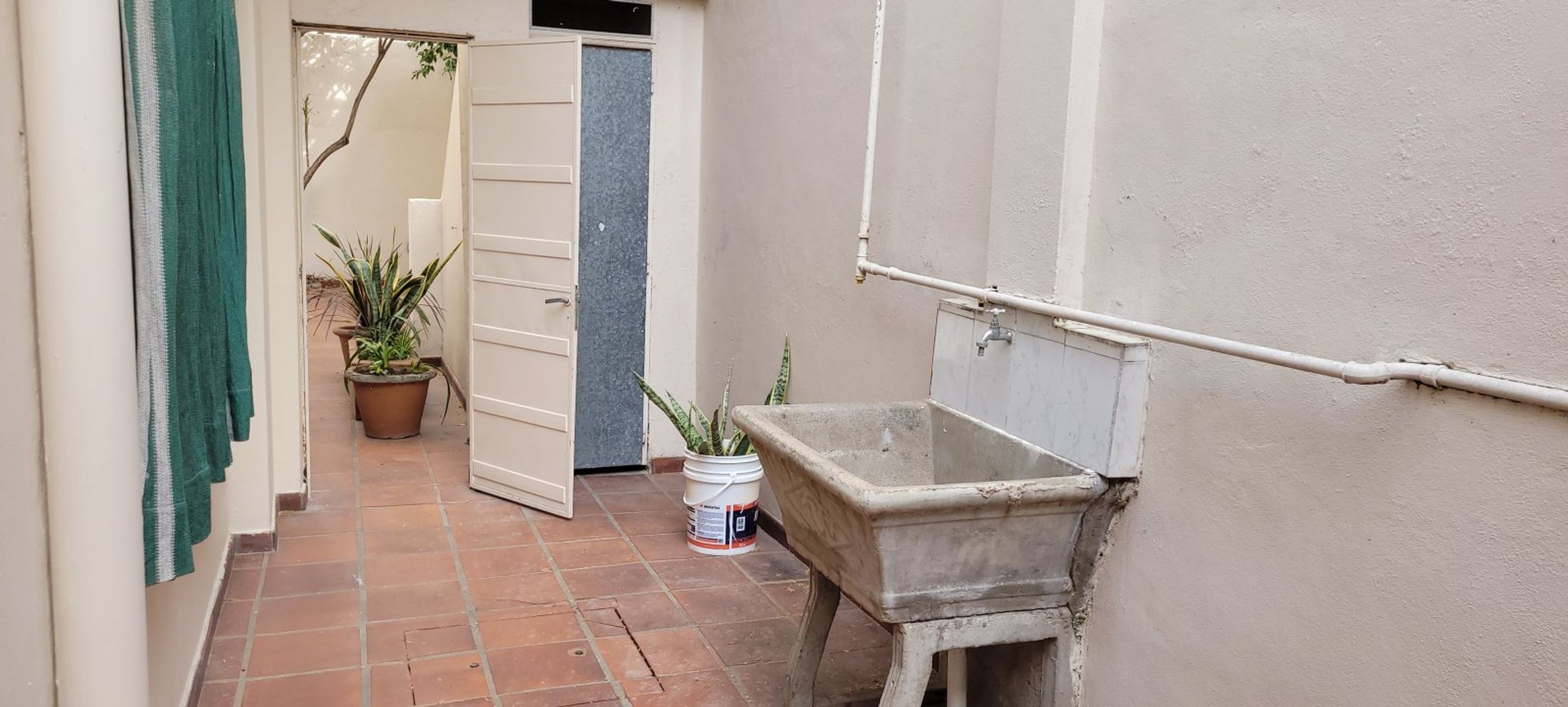 ROSARIO, BARRIO ARROYITO, CASA 5 AMBIENTES, BUEN ESTADO GENERAL Y UBICACION ,OPORTUNIDAD, AMPLIO METRAJE - 10