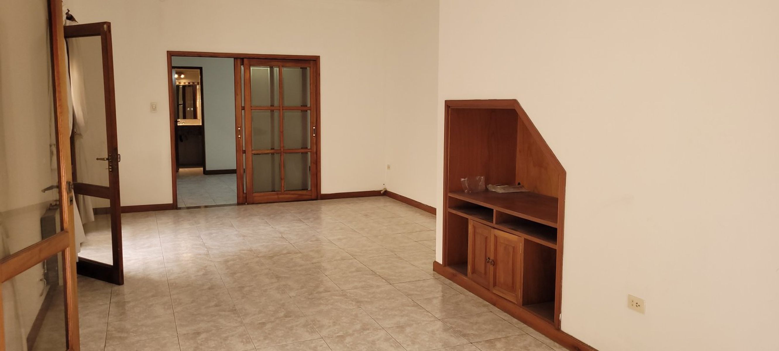 ROSARIO, BARRIO ARROYITO, CASA 5 AMBIENTES, BUEN ESTADO GENERAL Y UBICACION ,OPORTUNIDAD, AMPLIO METRAJE - 23