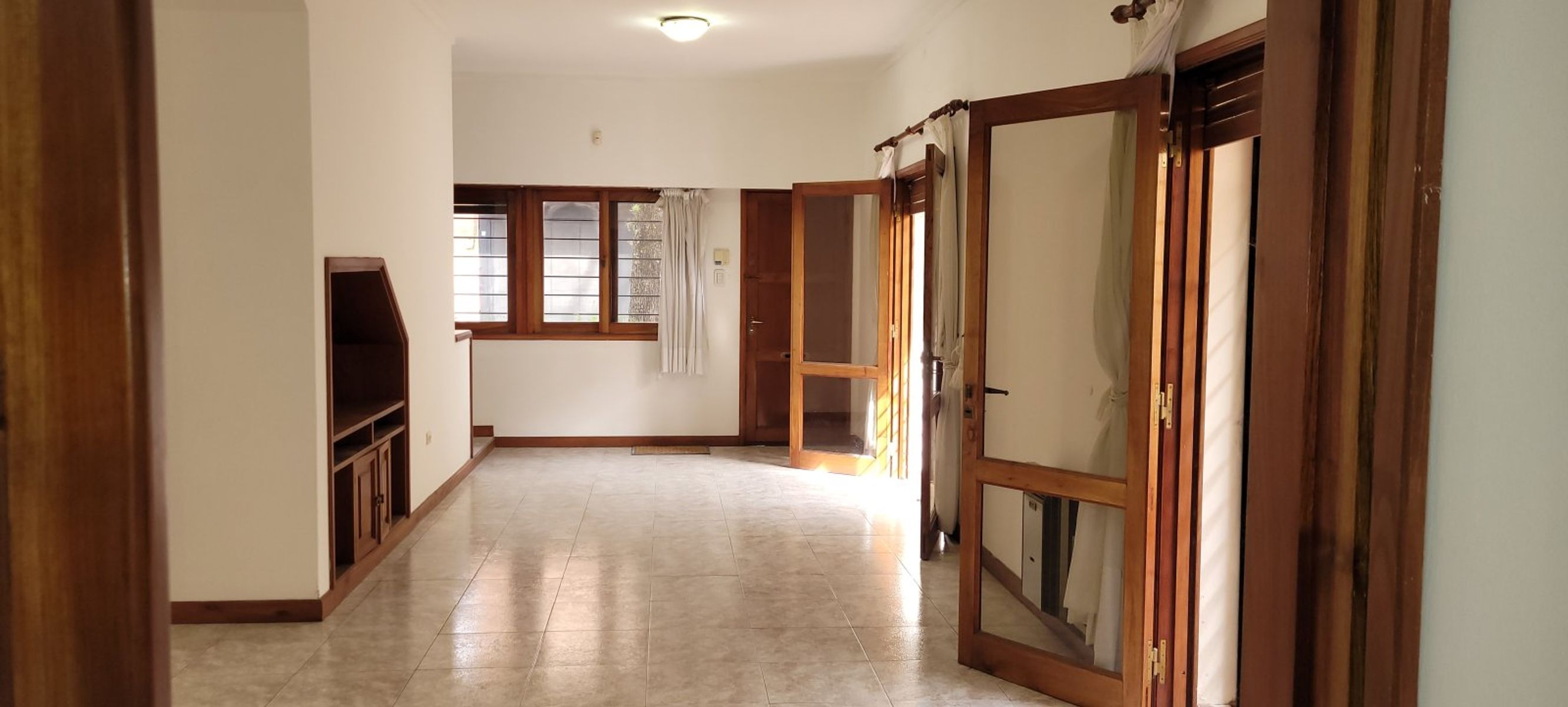 ROSARIO, BARRIO ARROYITO, CASA 5 AMBIENTES, BUEN ESTADO GENERAL Y UBICACION ,OPORTUNIDAD, AMPLIO METRAJE - 24