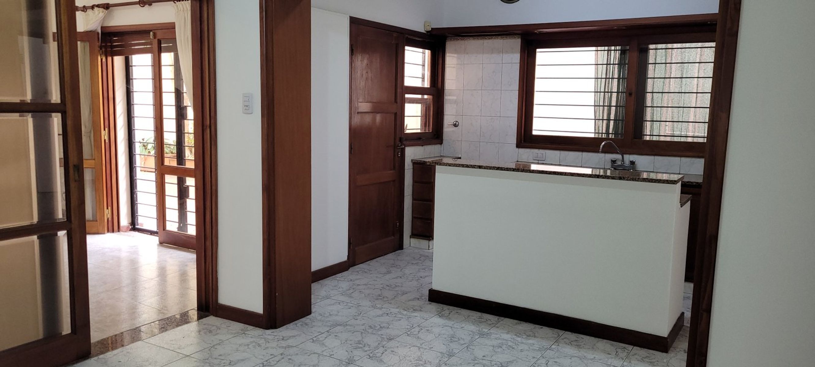 ROSARIO, BARRIO ARROYITO, CASA 5 AMBIENTES, BUEN ESTADO GENERAL Y UBICACION ,OPORTUNIDAD, AMPLIO METRAJE - 26
