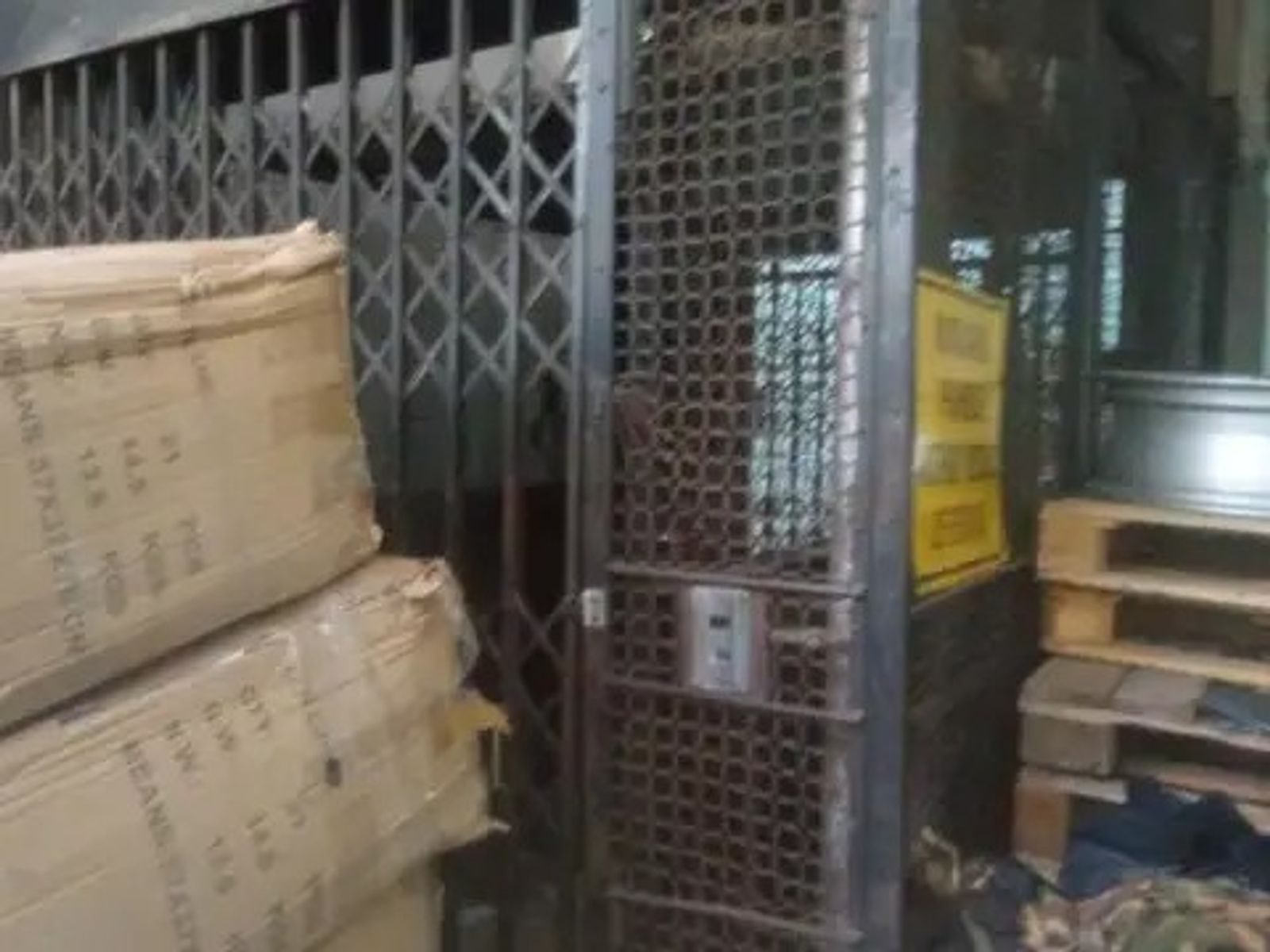VILLA SANTA RITA,GALPON INDUSTRIAL, AMPLIO, 4 PLANTAS, BUENAS ARTERIAS DE ACCESO, ENTRADA VEHICULAR, OPORTUNIDAD - 12