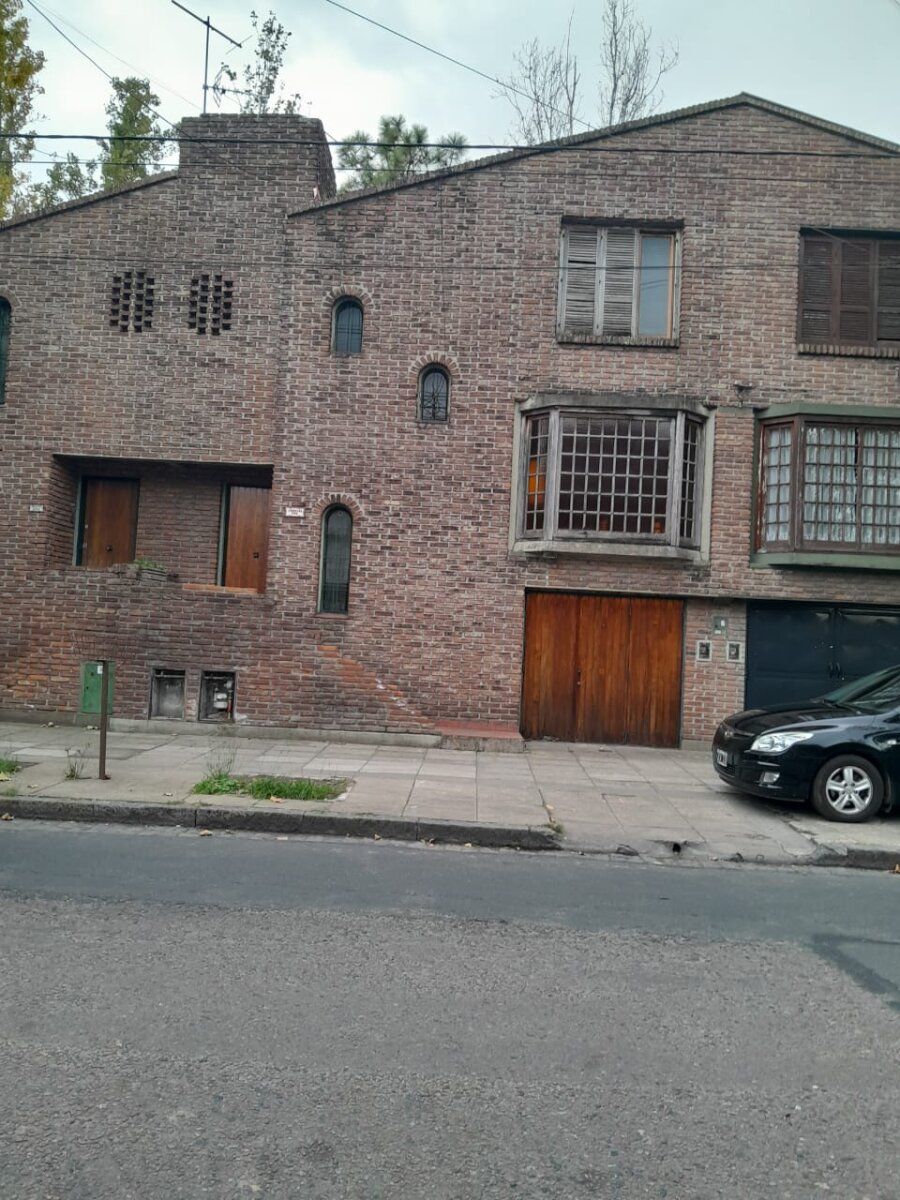 HAEDO,TRIPLEX,TIPO CASA,4AMBIENTES,COCHERA, EXCELENTE ESTADO Y UBICACION, ZONA RESIDENCIAL, OPORTUNIDAD - 3