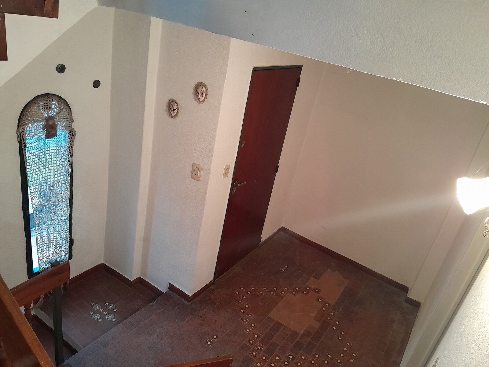 HAEDO,TRIPLEX,TIPO CASA,4AMBIENTES,COCHERA, EXCELENTE ESTADO Y UBICACION, ZONA RESIDENCIAL, OPORTUNIDAD - 5