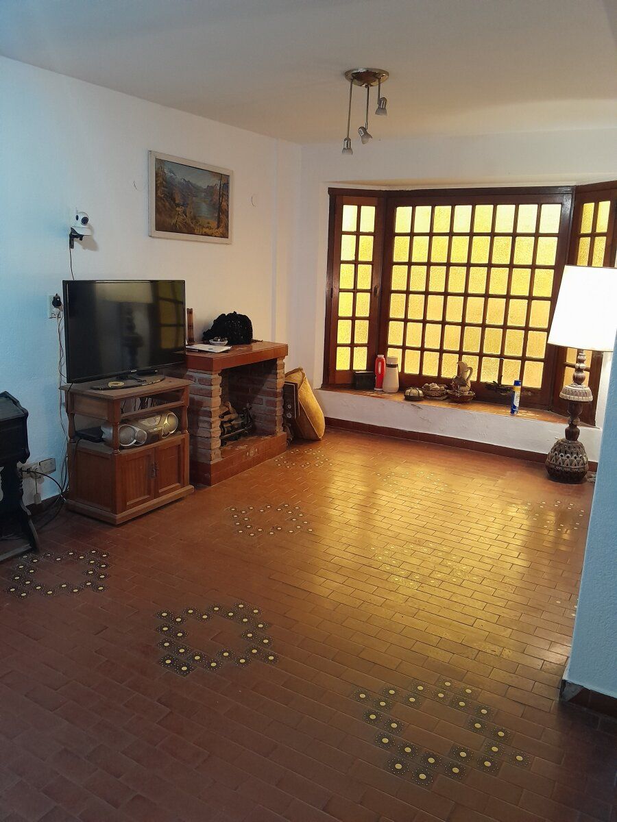 HAEDO,TRIPLEX,TIPO CASA,4AMBIENTES,COCHERA, EXCELENTE ESTADO Y UBICACION, ZONA RESIDENCIAL, OPORTUNIDAD - 6