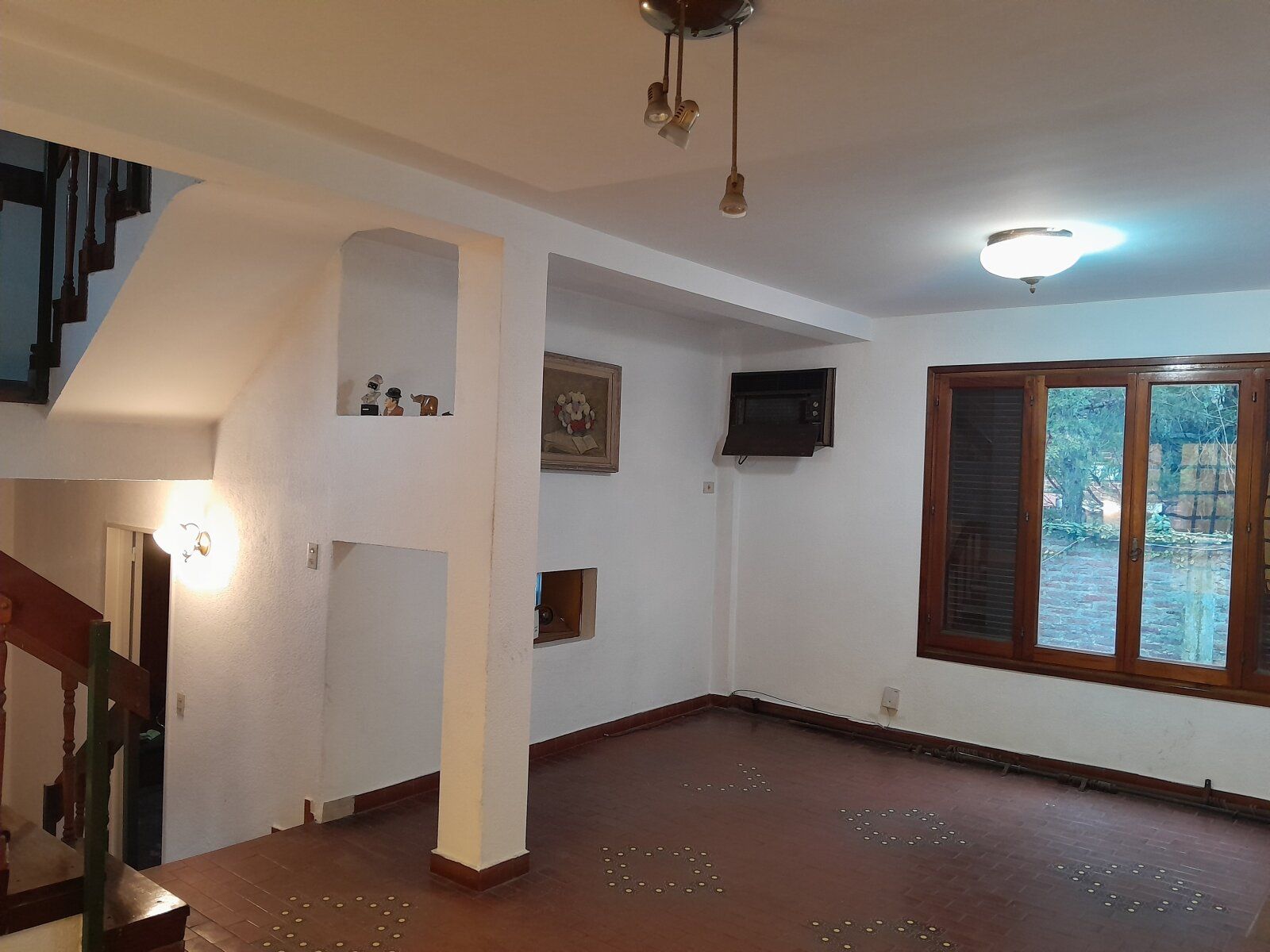 HAEDO,TRIPLEX,TIPO CASA,4AMBIENTES,COCHERA, EXCELENTE ESTADO Y UBICACION, ZONA RESIDENCIAL, OPORTUNIDAD - 7