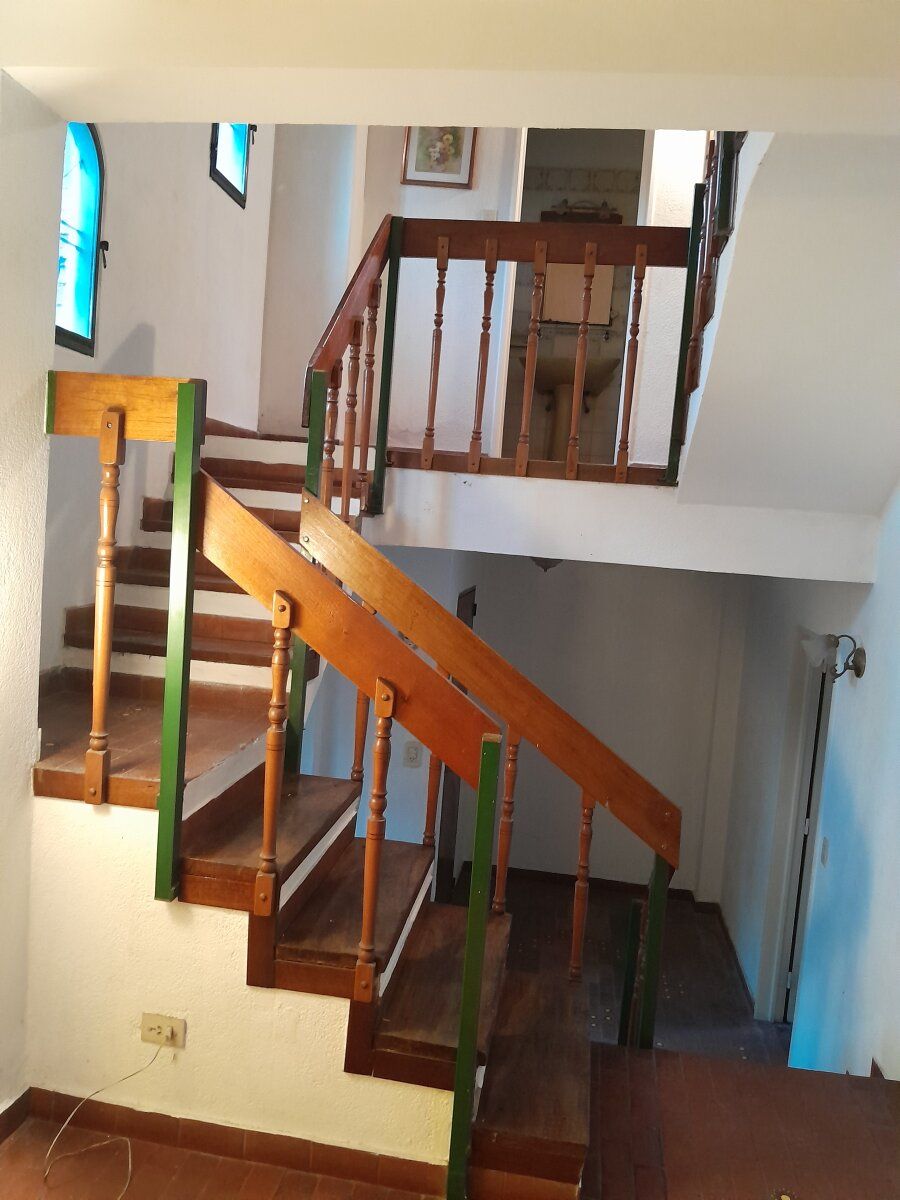 HAEDO,TRIPLEX,TIPO CASA,4AMBIENTES,COCHERA, EXCELENTE ESTADO Y UBICACION, ZONA RESIDENCIAL, OPORTUNIDAD - 8
