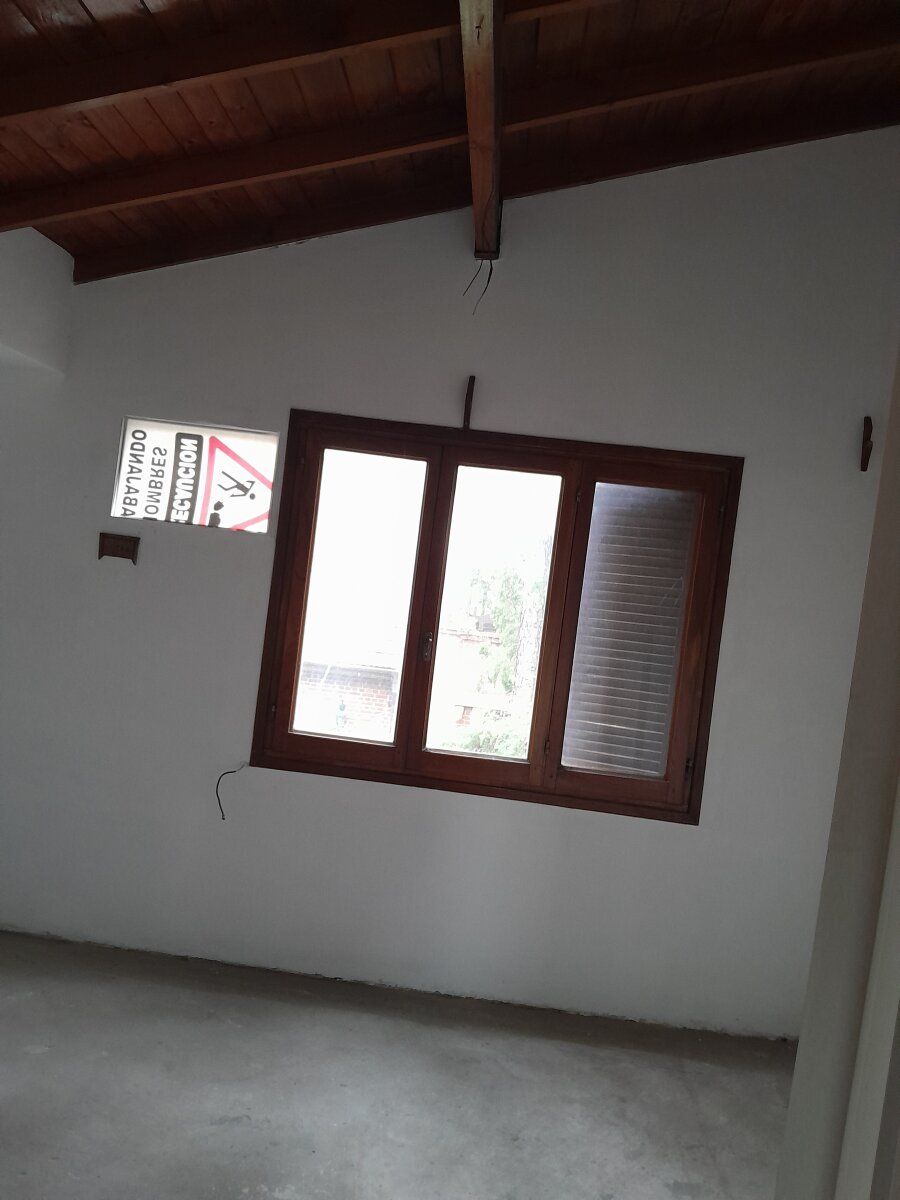 HAEDO,TRIPLEX,TIPO CASA,4AMBIENTES,COCHERA, EXCELENTE ESTADO Y UBICACION, ZONA RESIDENCIAL, OPORTUNIDAD - 14