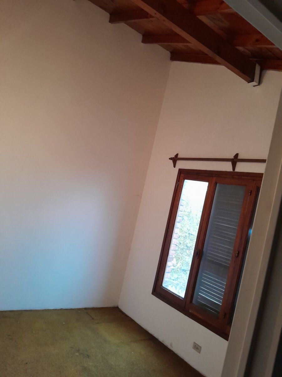 HAEDO,TRIPLEX,TIPO CASA,4AMBIENTES,COCHERA, EXCELENTE ESTADO Y UBICACION, ZONA RESIDENCIAL, OPORTUNIDAD - 19